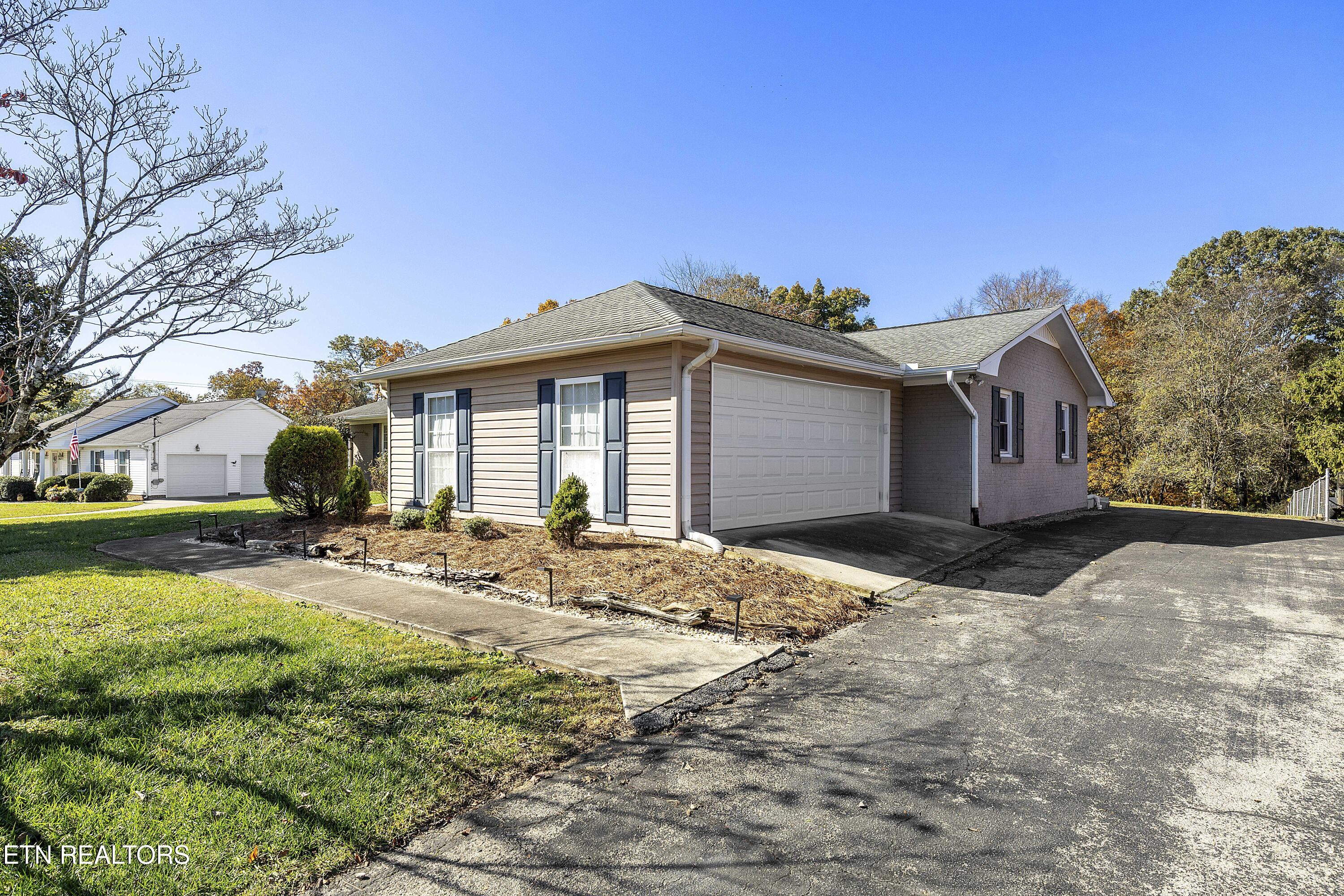 1882 Calloway Circle Lenoir City TN 37772