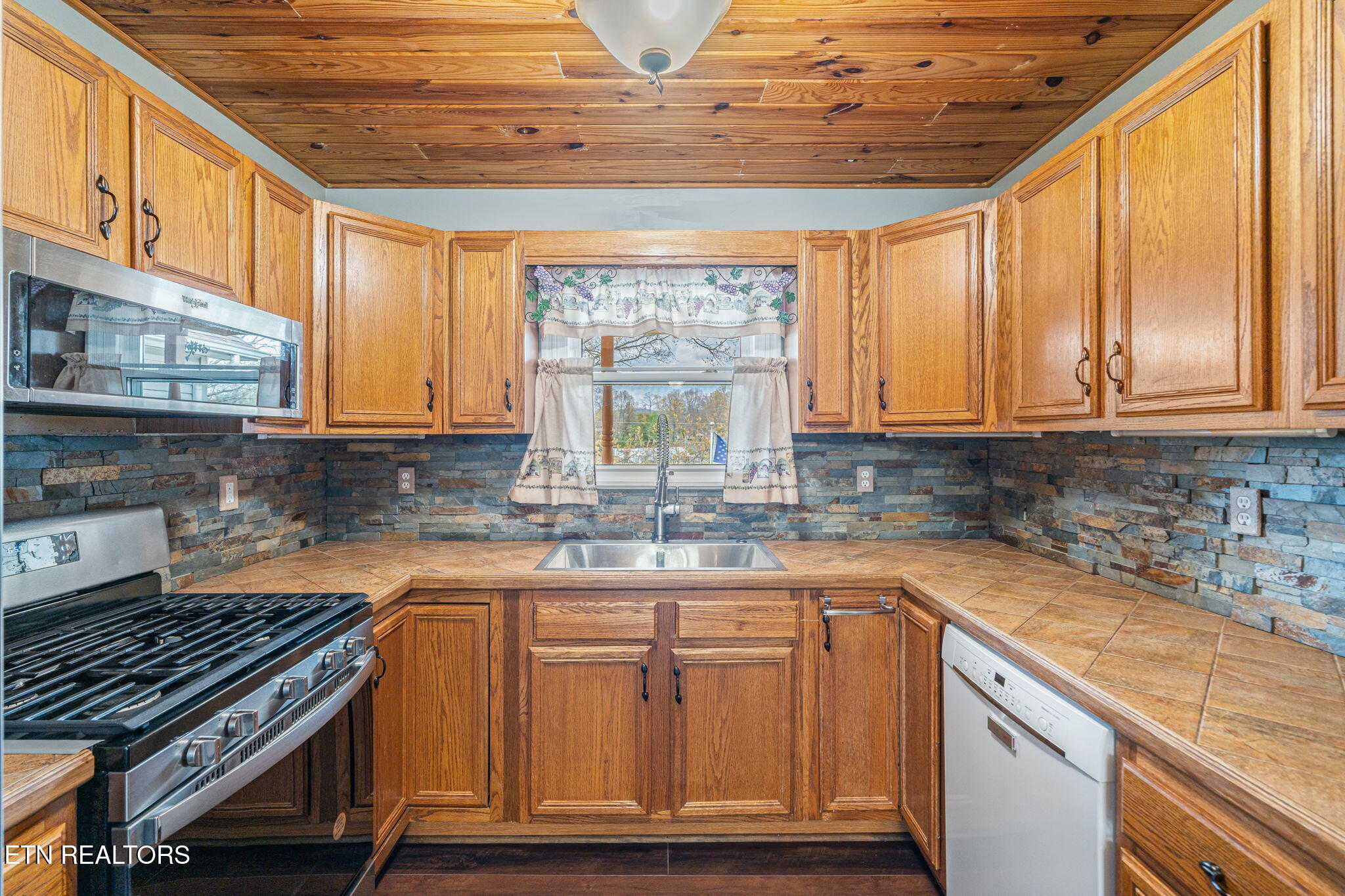 124 Abby Lane Jacksboro TN 37757