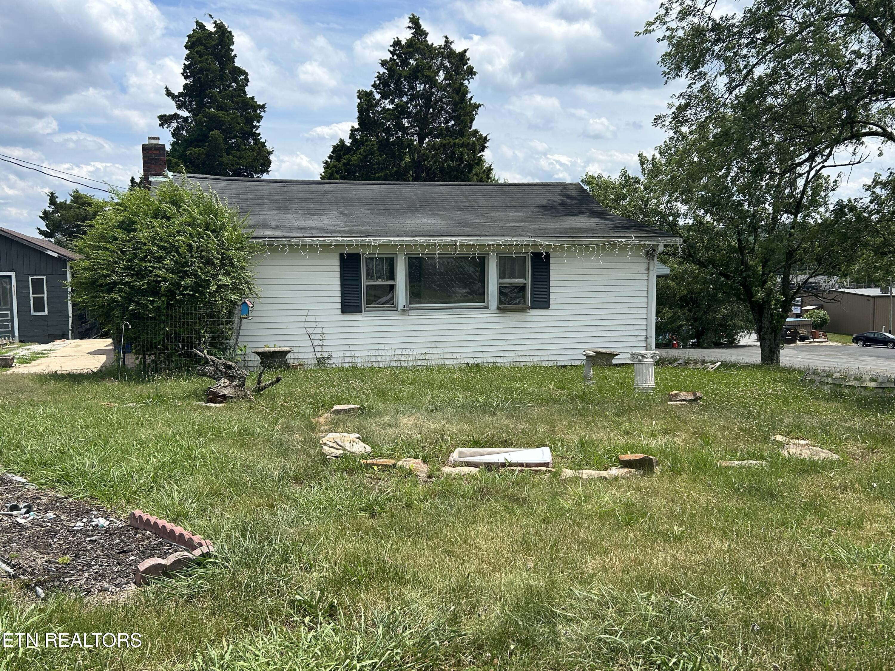 921 Fowler Street Clinton TN 37716