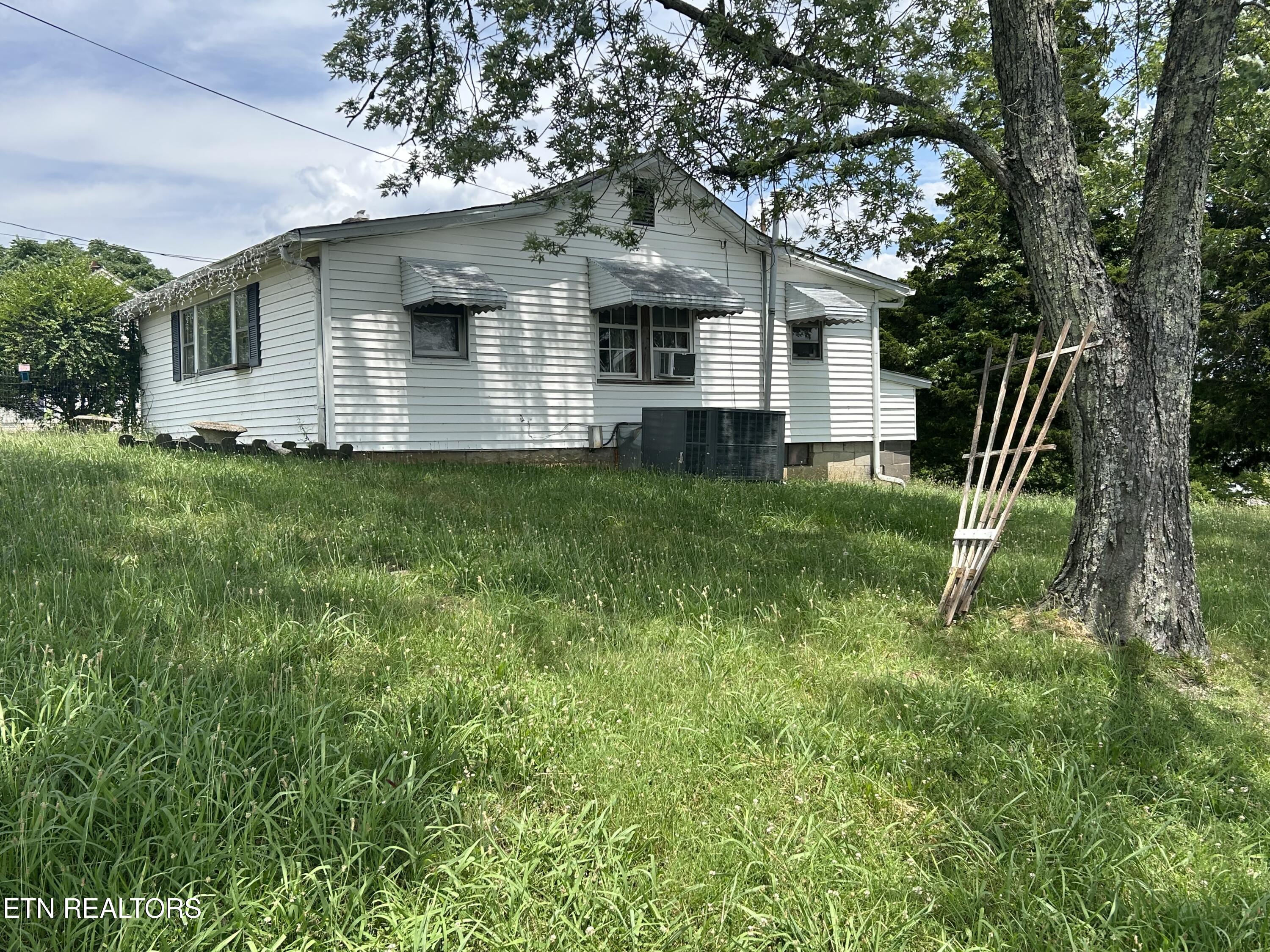 921 Fowler Street Clinton TN 37716