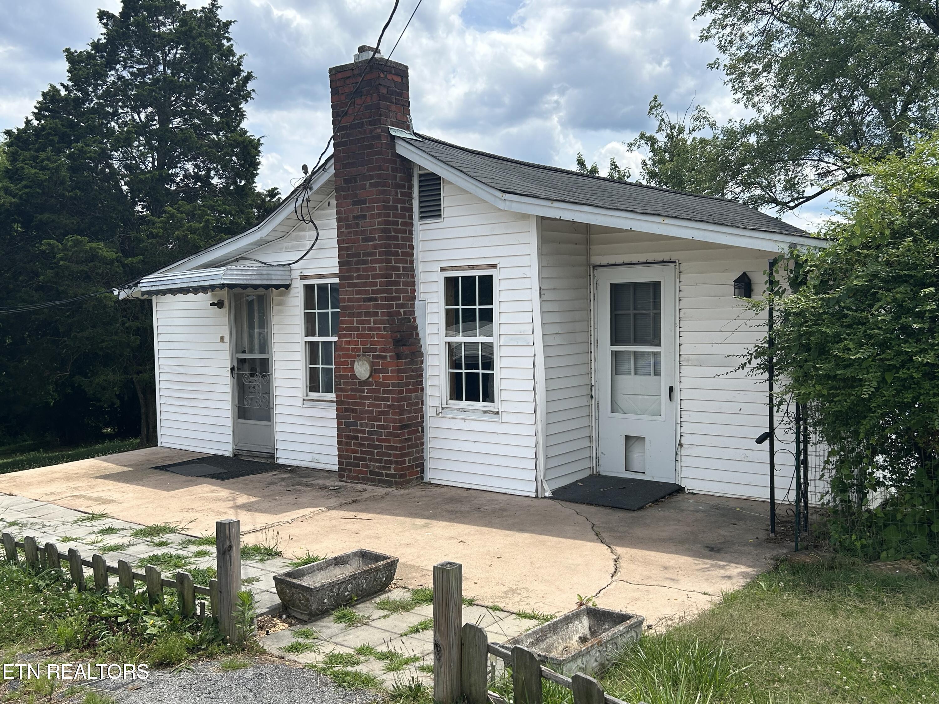 921 Fowler Street Clinton TN 37716