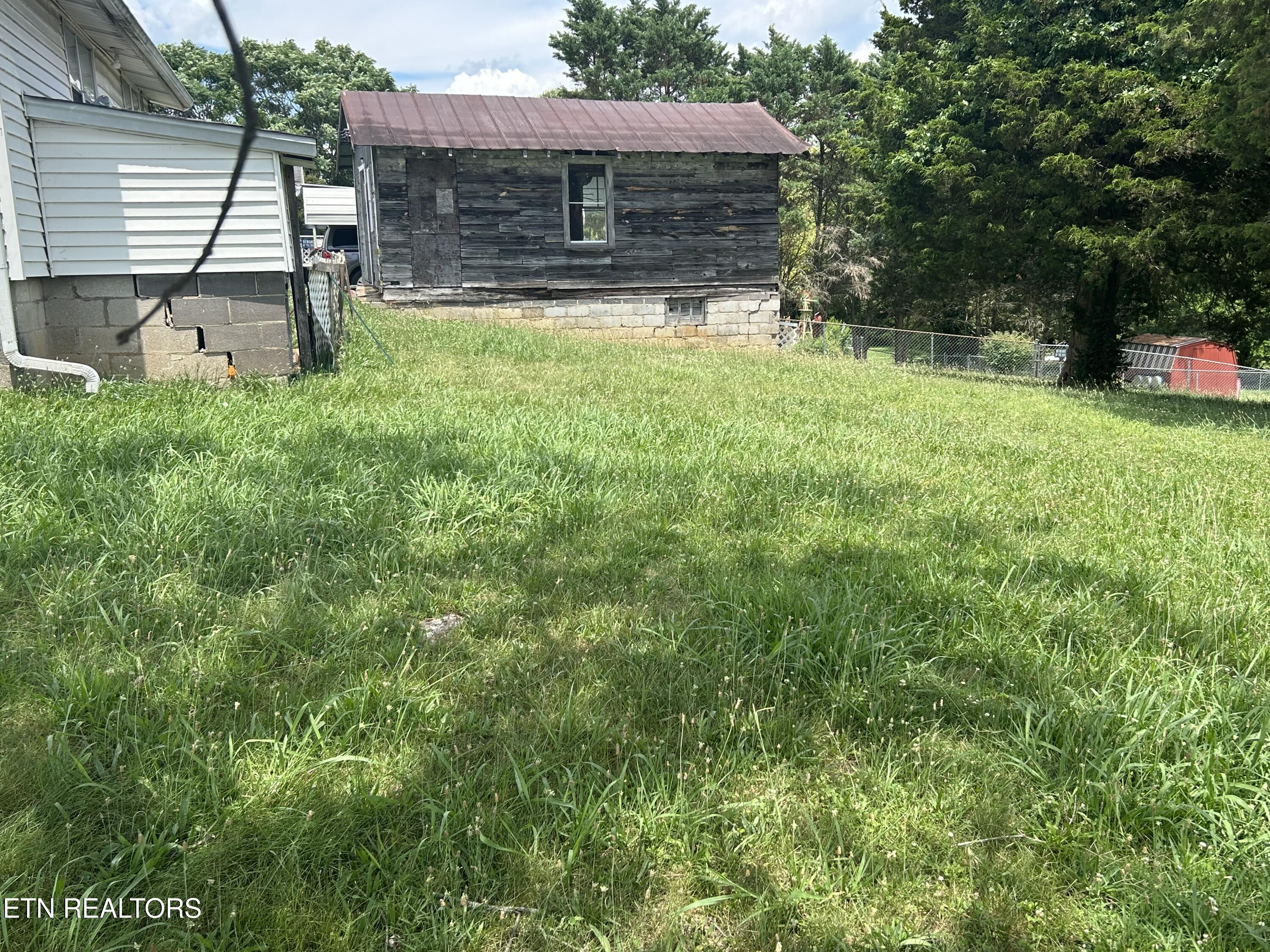 921 Fowler Street Clinton TN 37716