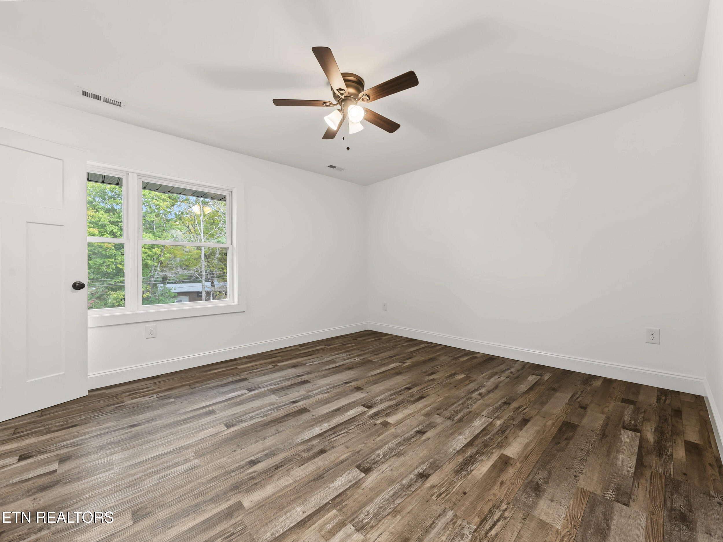 1216 Pilleaux Drive Knoxville TN 37912