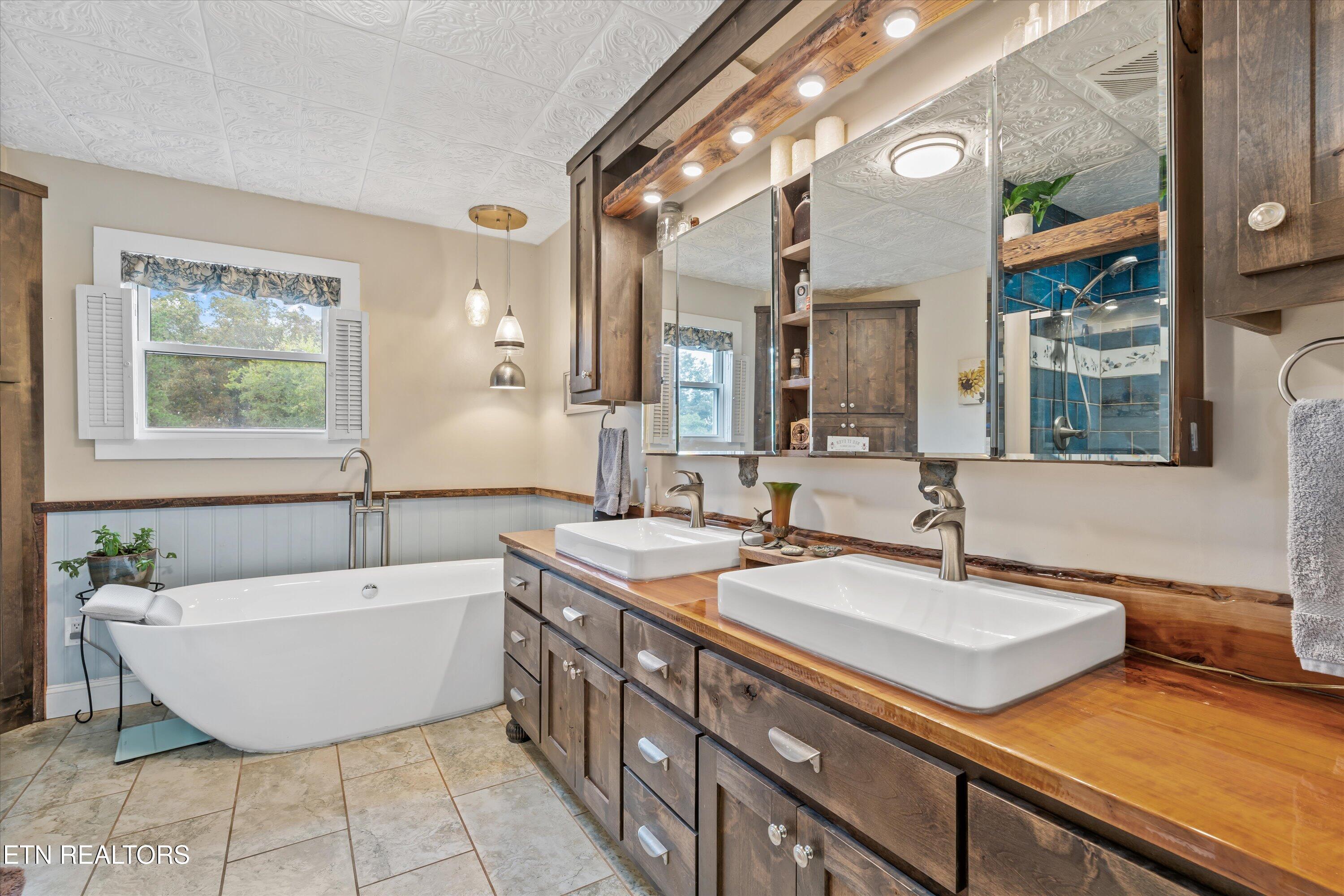 6239 N Trigonia Road Greenback TN 37742