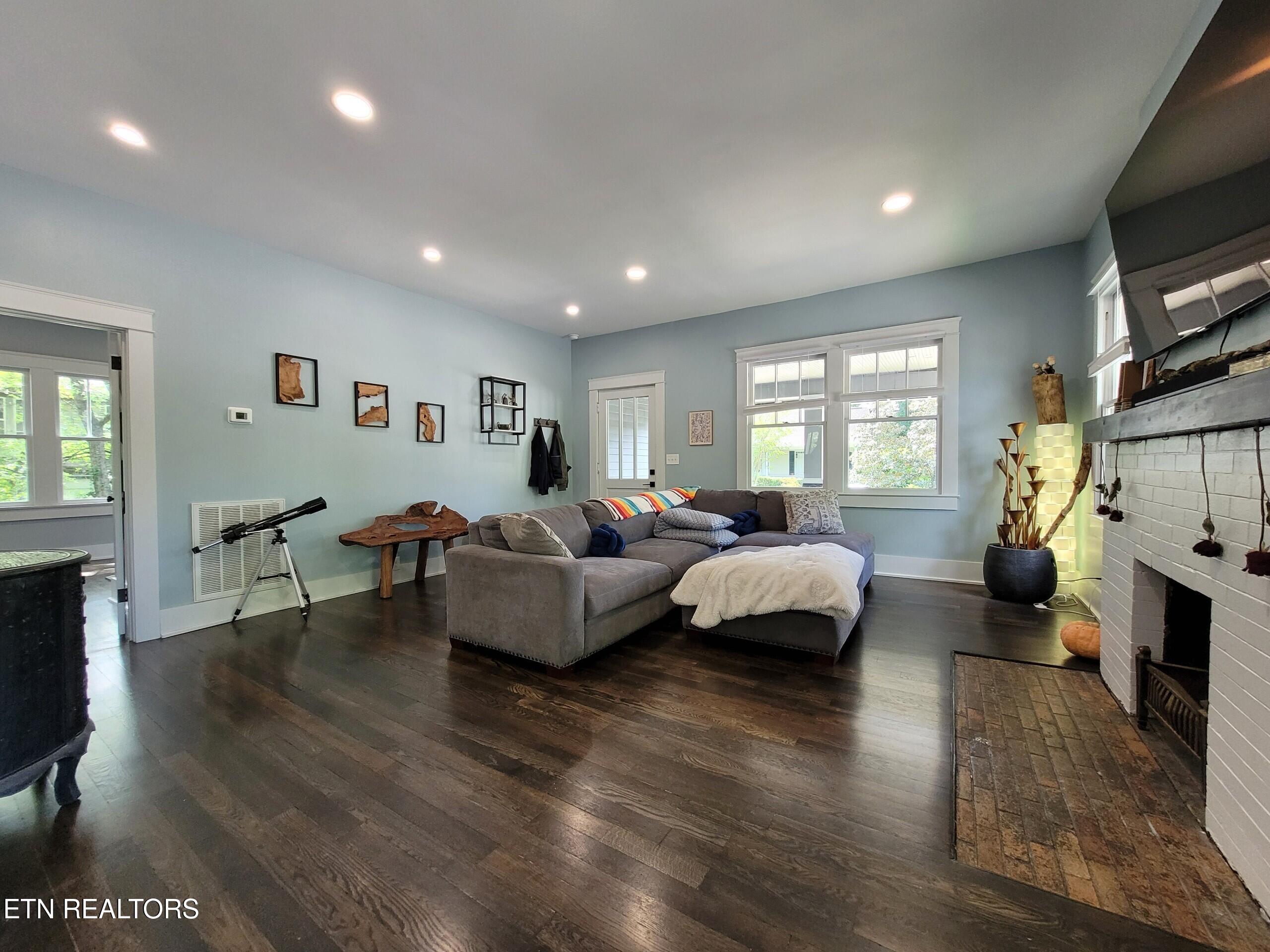 205 Leonard Place Knoxville TN 37917