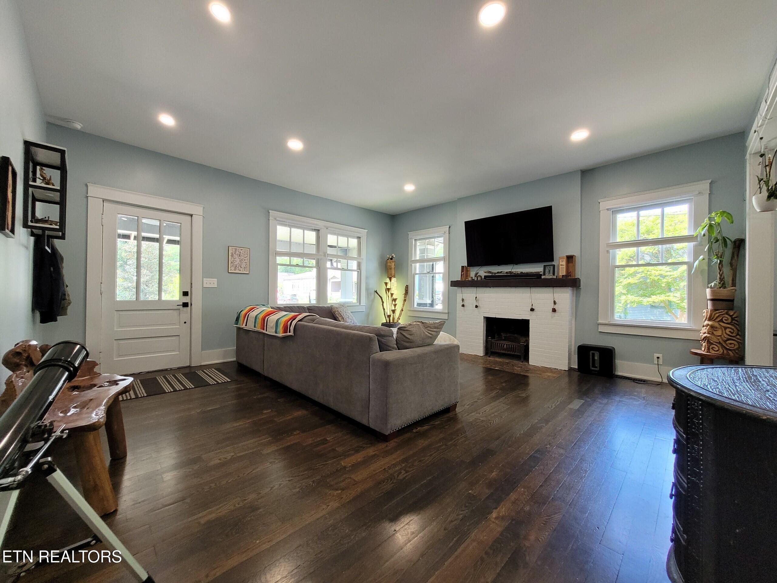 205 Leonard Place Knoxville TN 37917