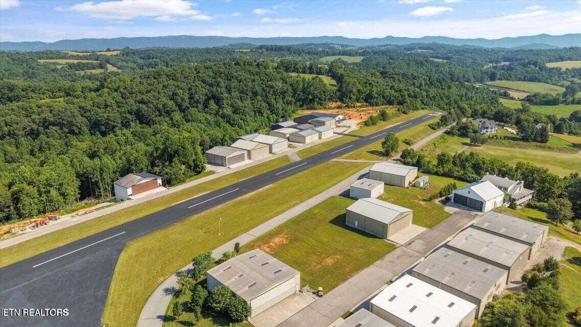 209 Bucks And Doe Lane Lafollette TN 37766