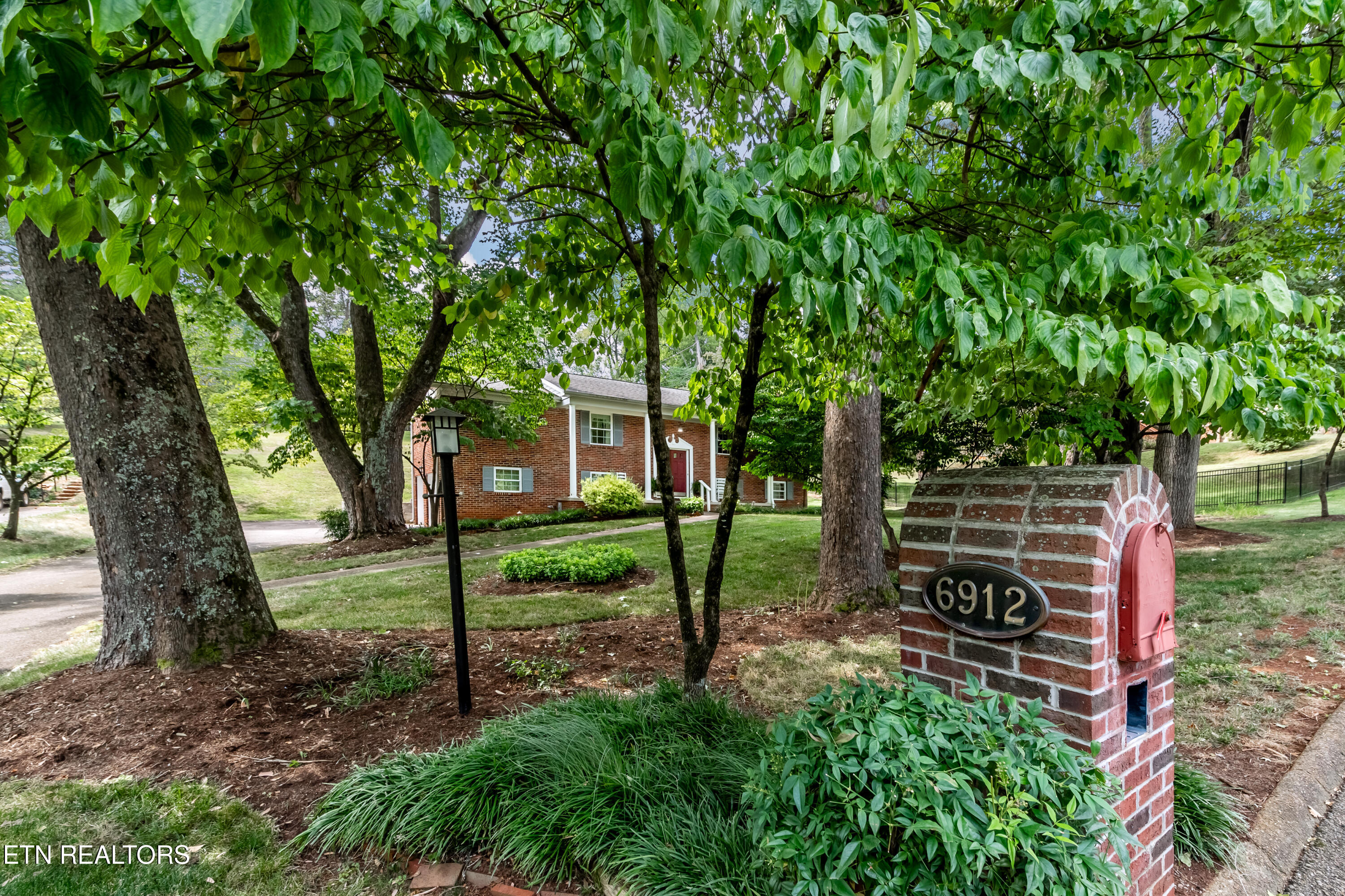 6912 Cresthill Drive Knoxville TN 37919