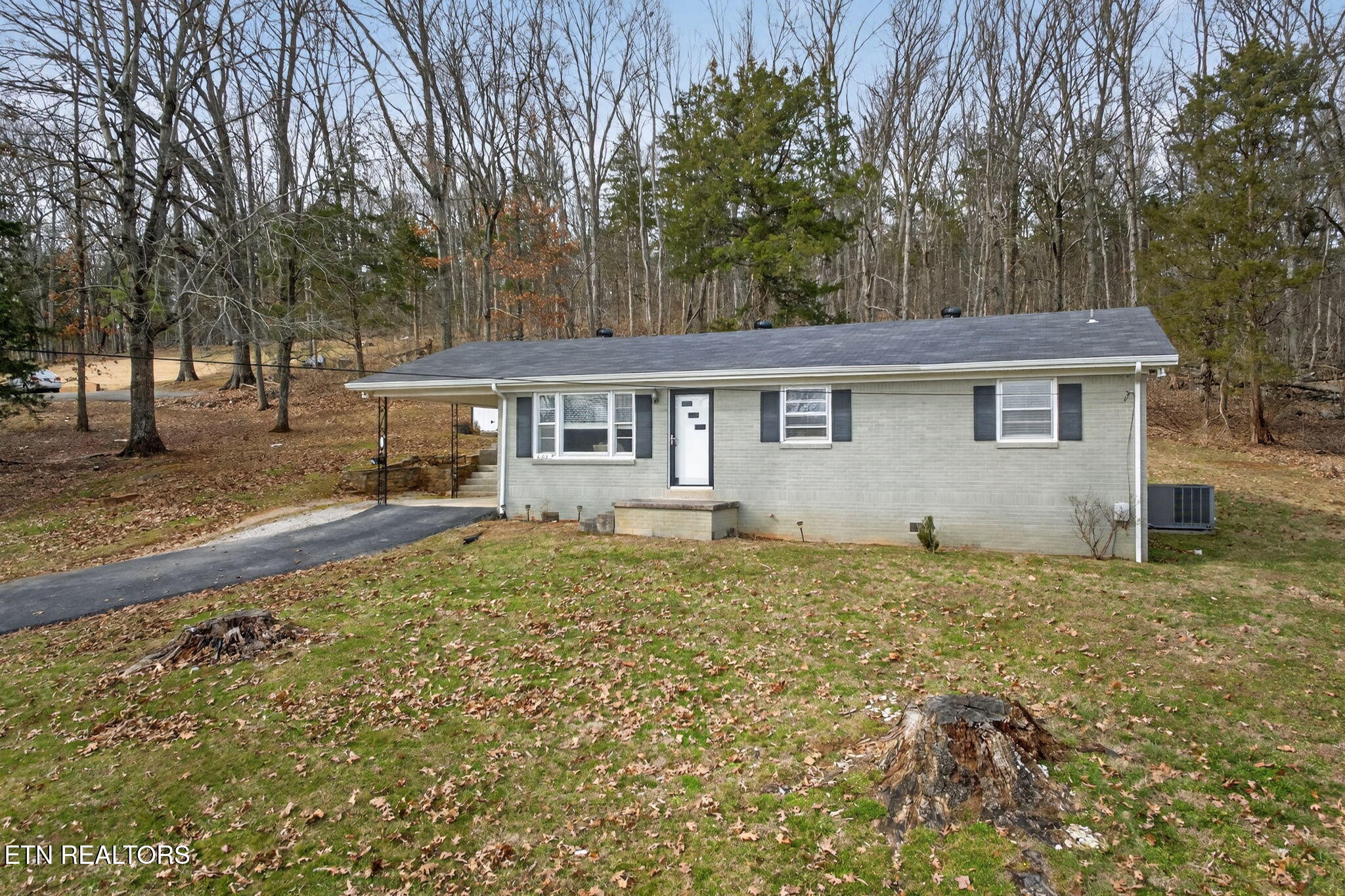 402 S Hillcrest Drive Livingston TN 38570