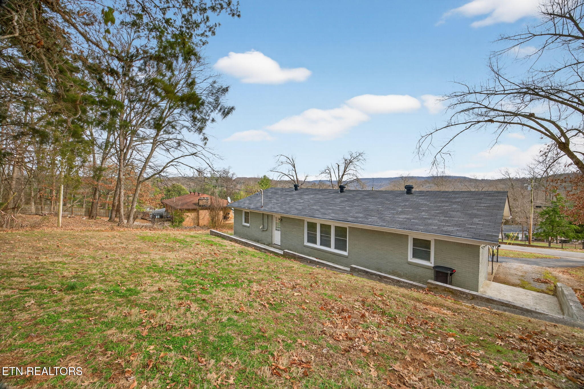 402 S Hillcrest Drive Livingston TN 38570