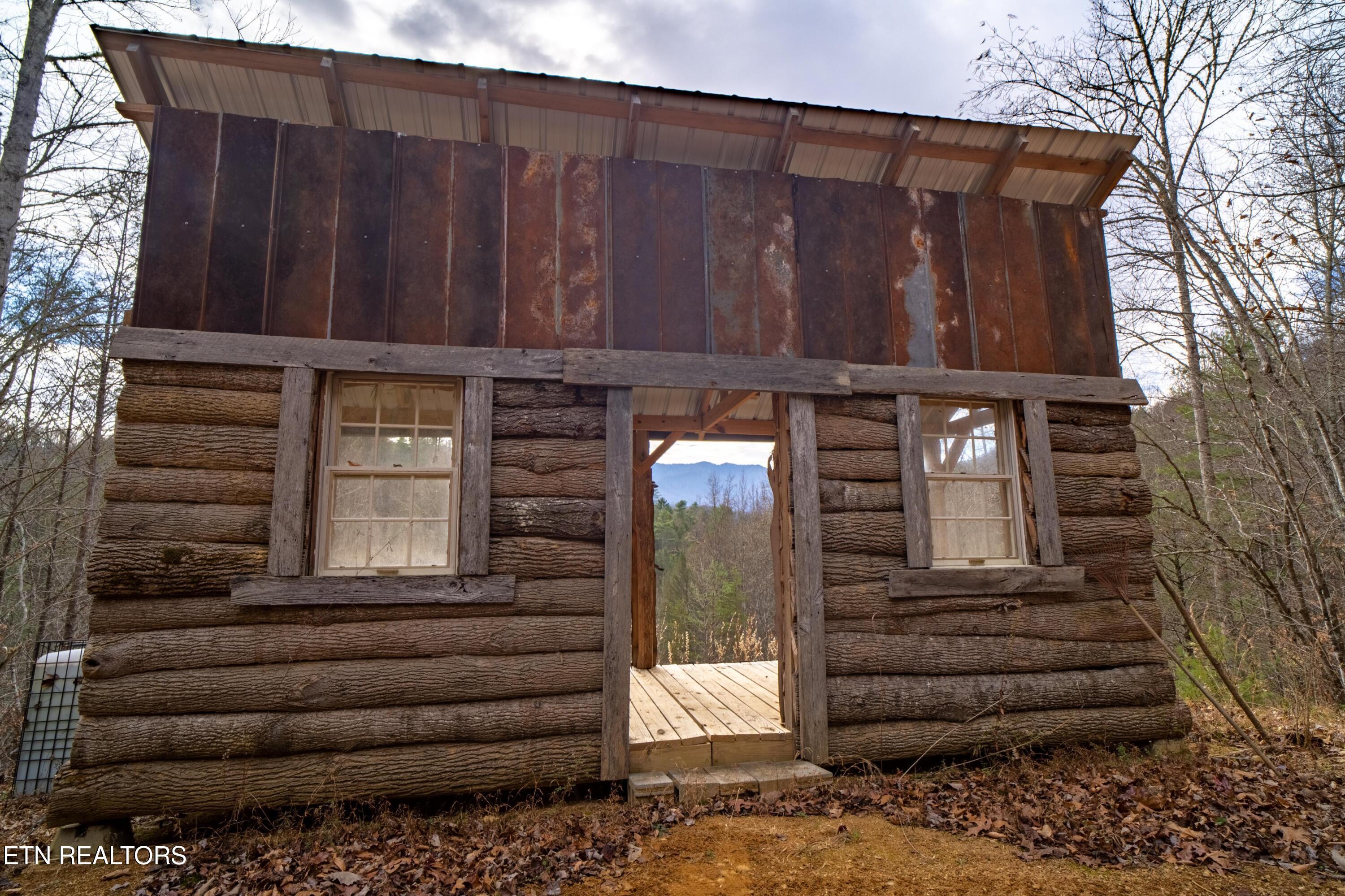 915 Newcombe Branch Way Cosby TN 37722