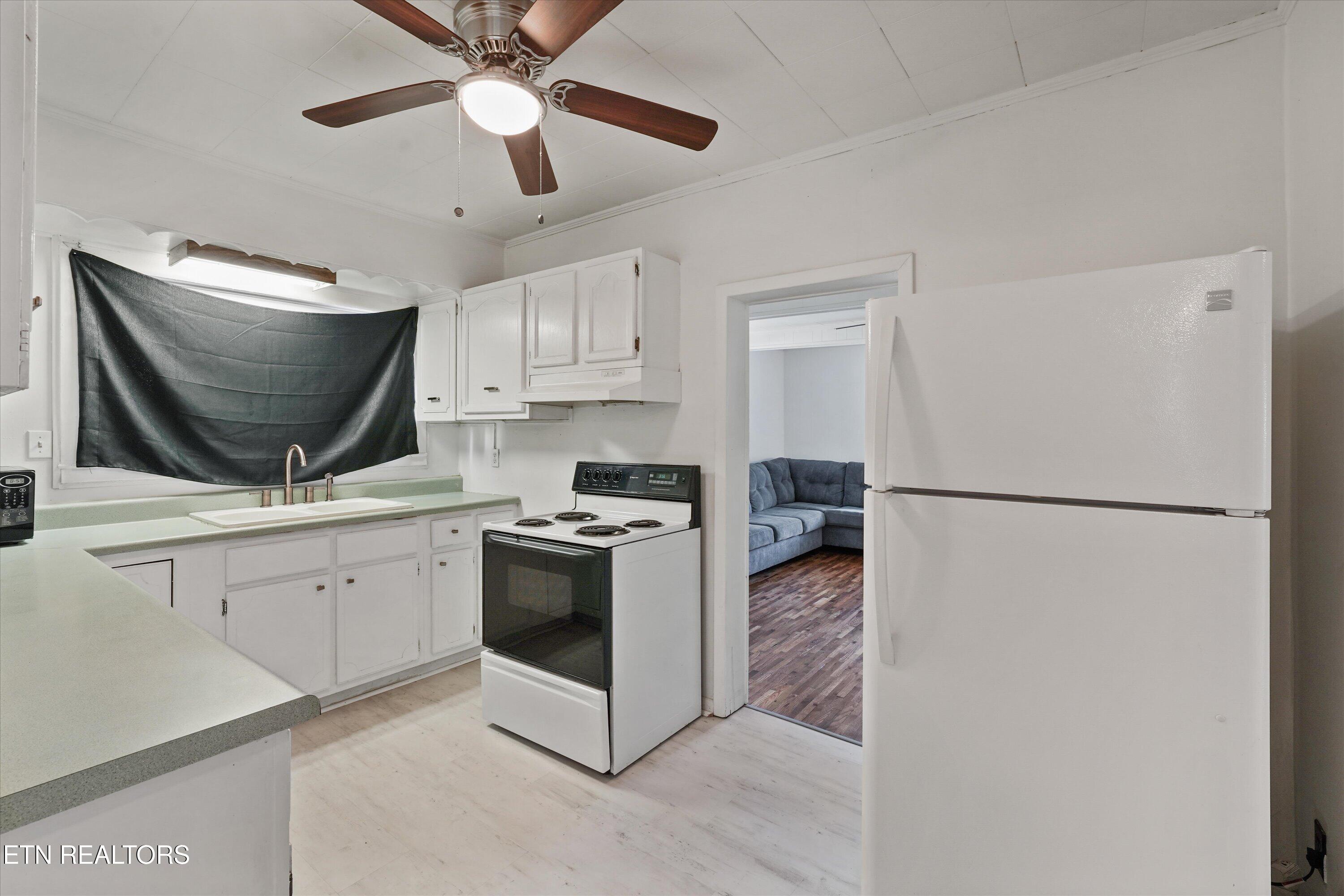 608 W 1st Avenue Lenoir City TN 37771