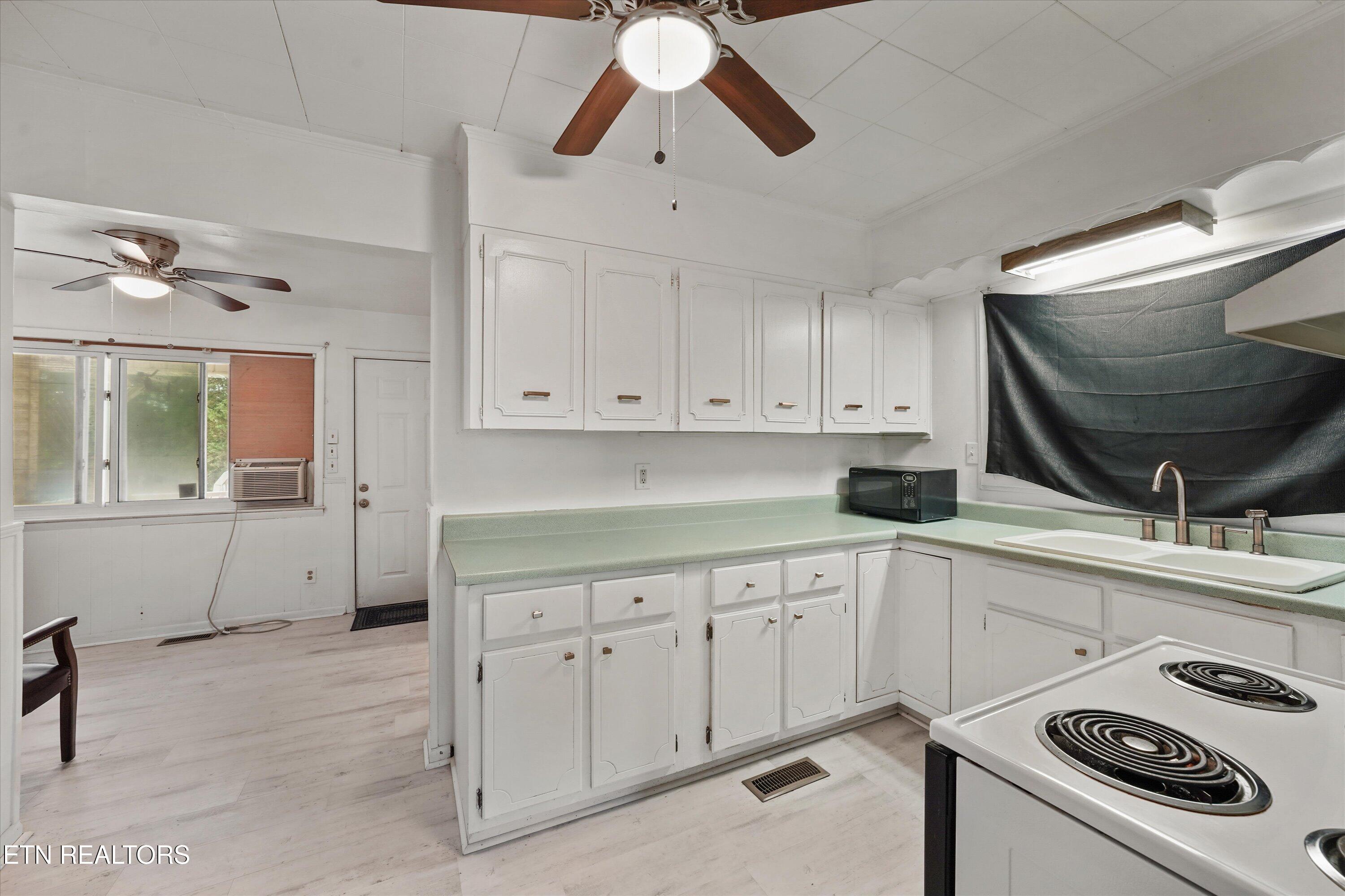 608 W 1st Avenue Lenoir City TN 37771