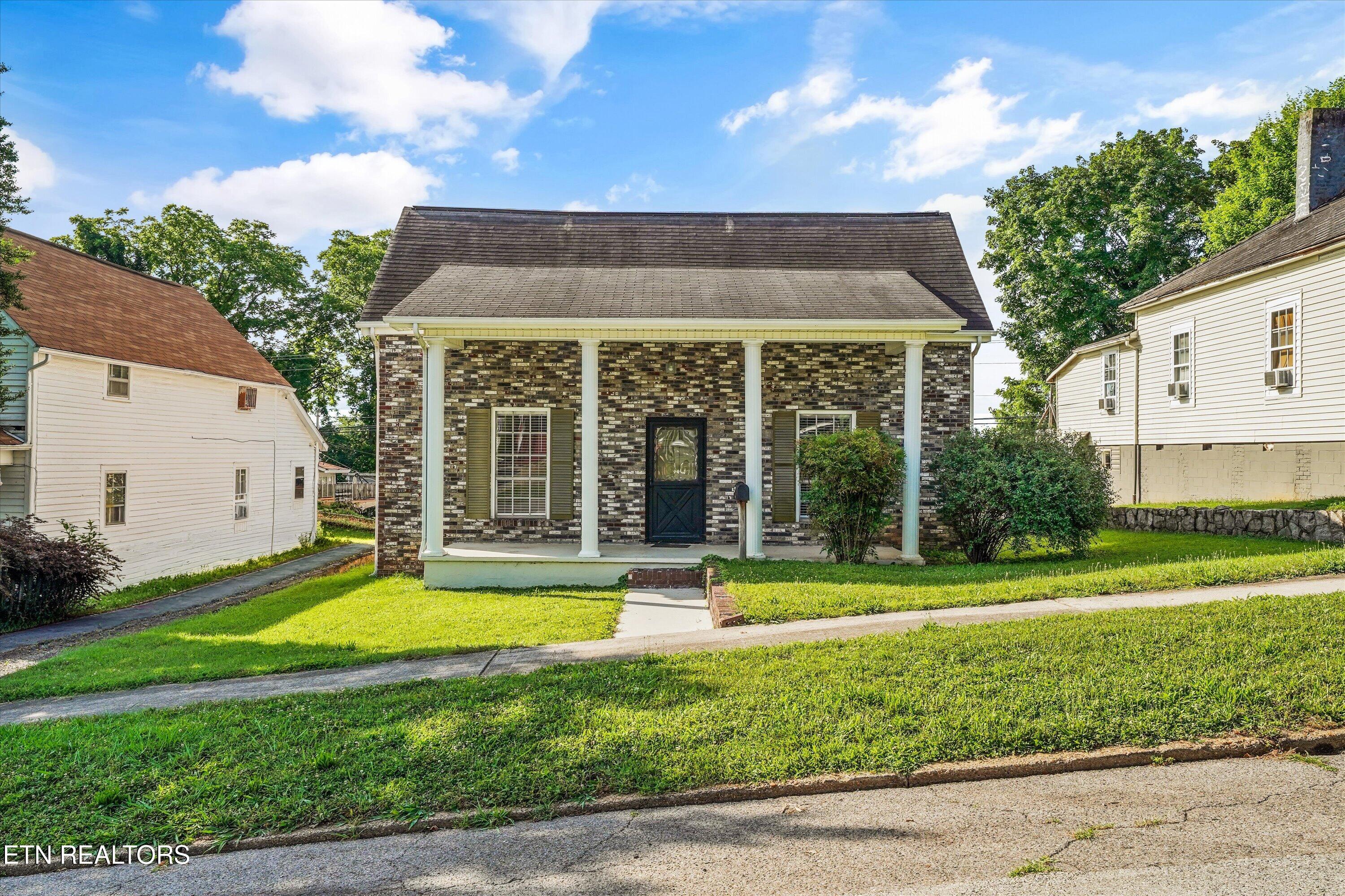 608 W 1st Avenue Lenoir City TN 37771