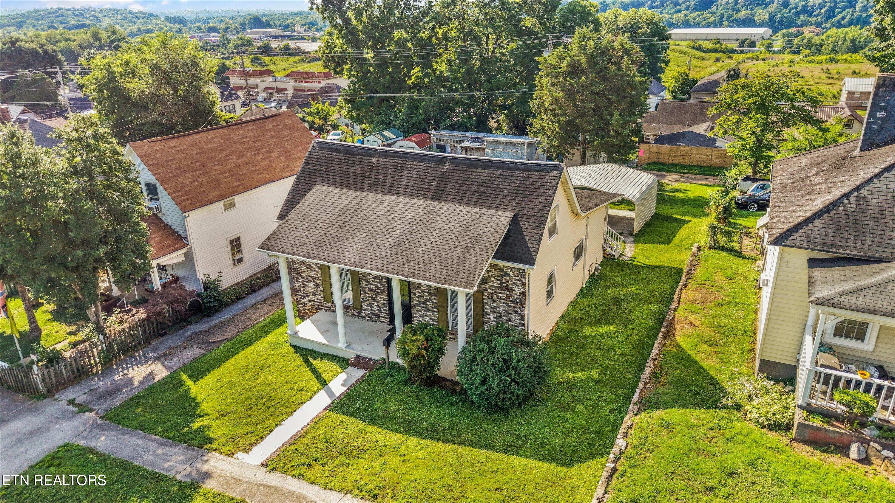 608 W 1st Avenue Lenoir City TN 37771