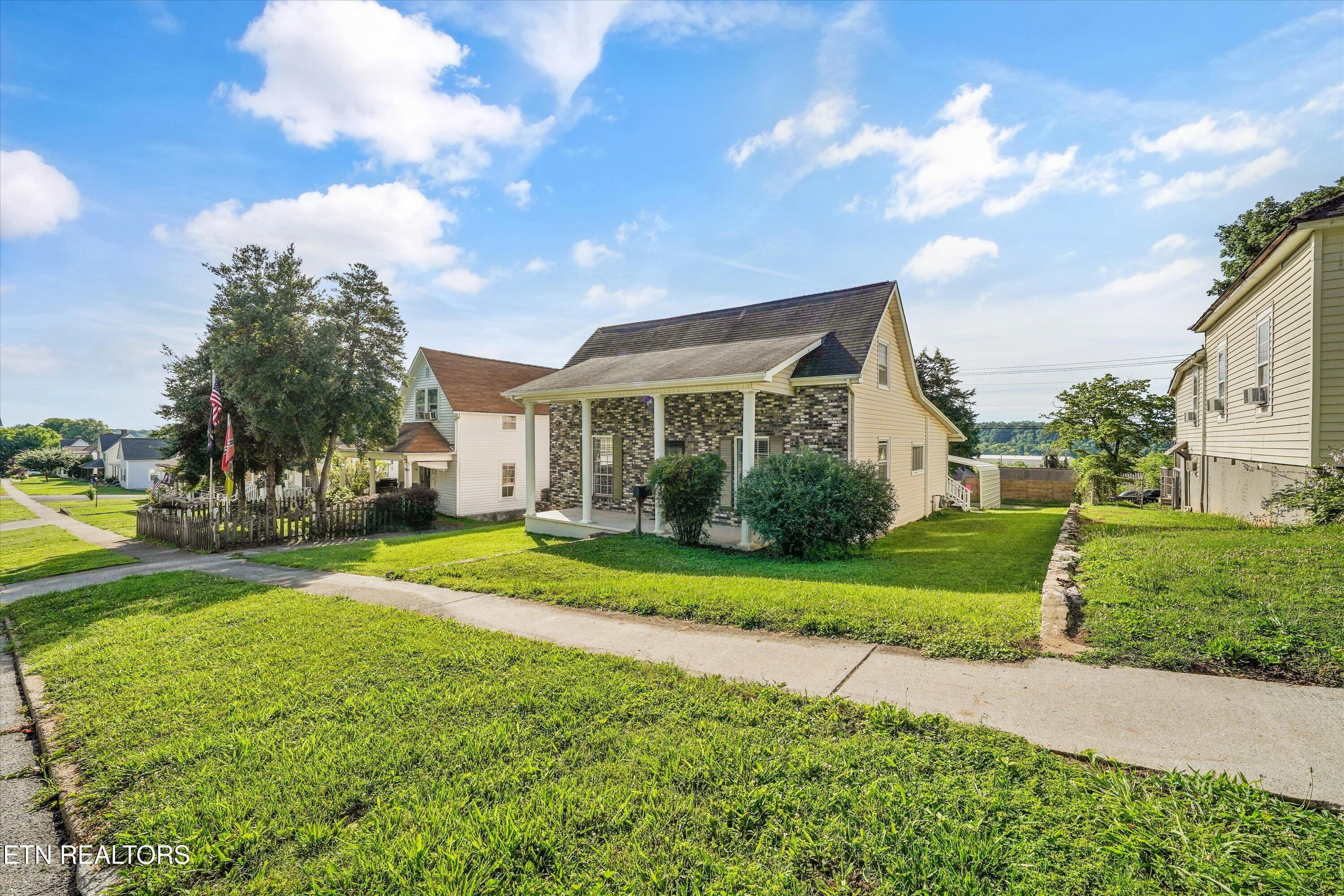 608 W 1st Avenue Lenoir City TN 37771