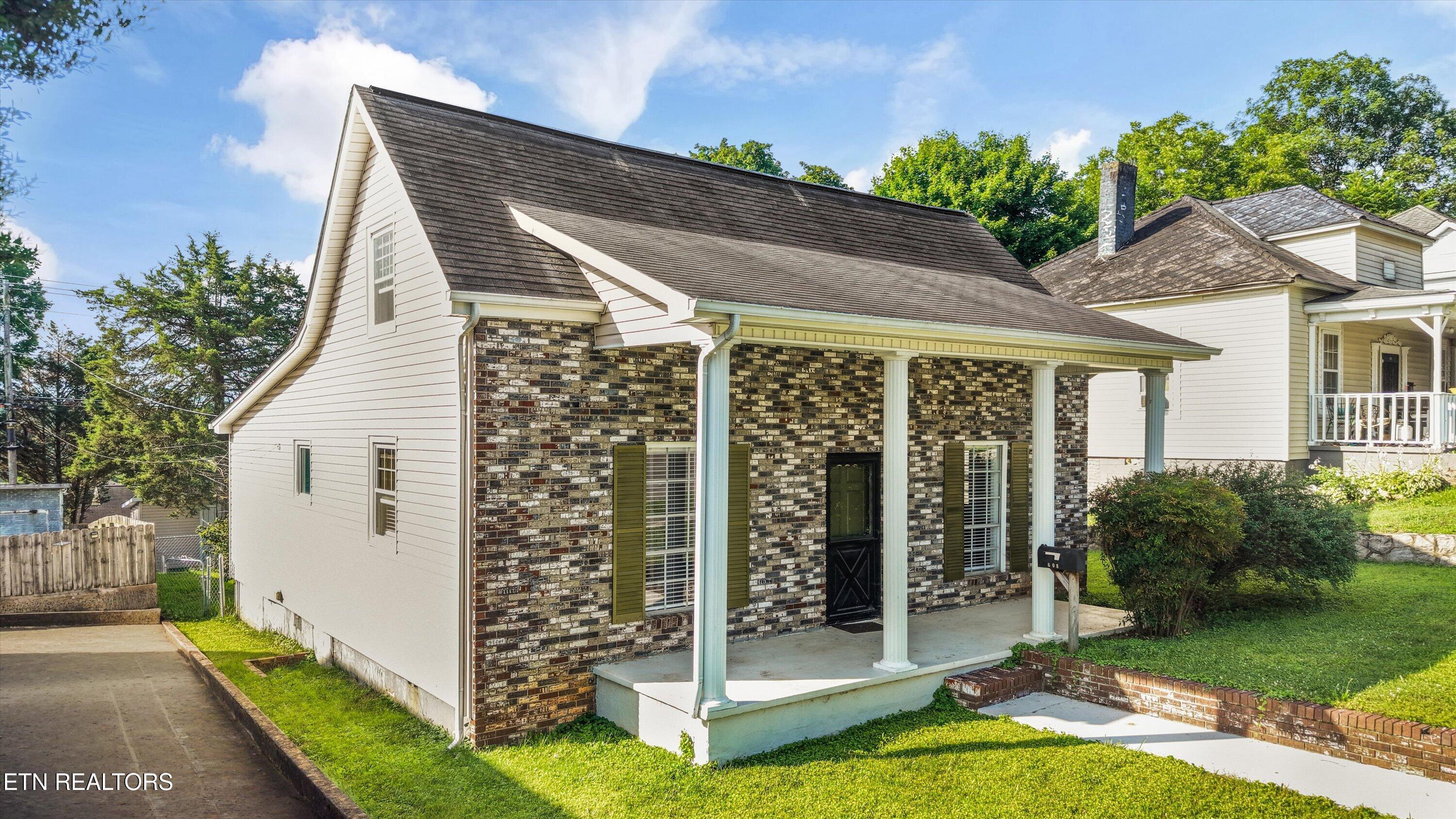 608 W 1st Avenue Lenoir City TN 37771