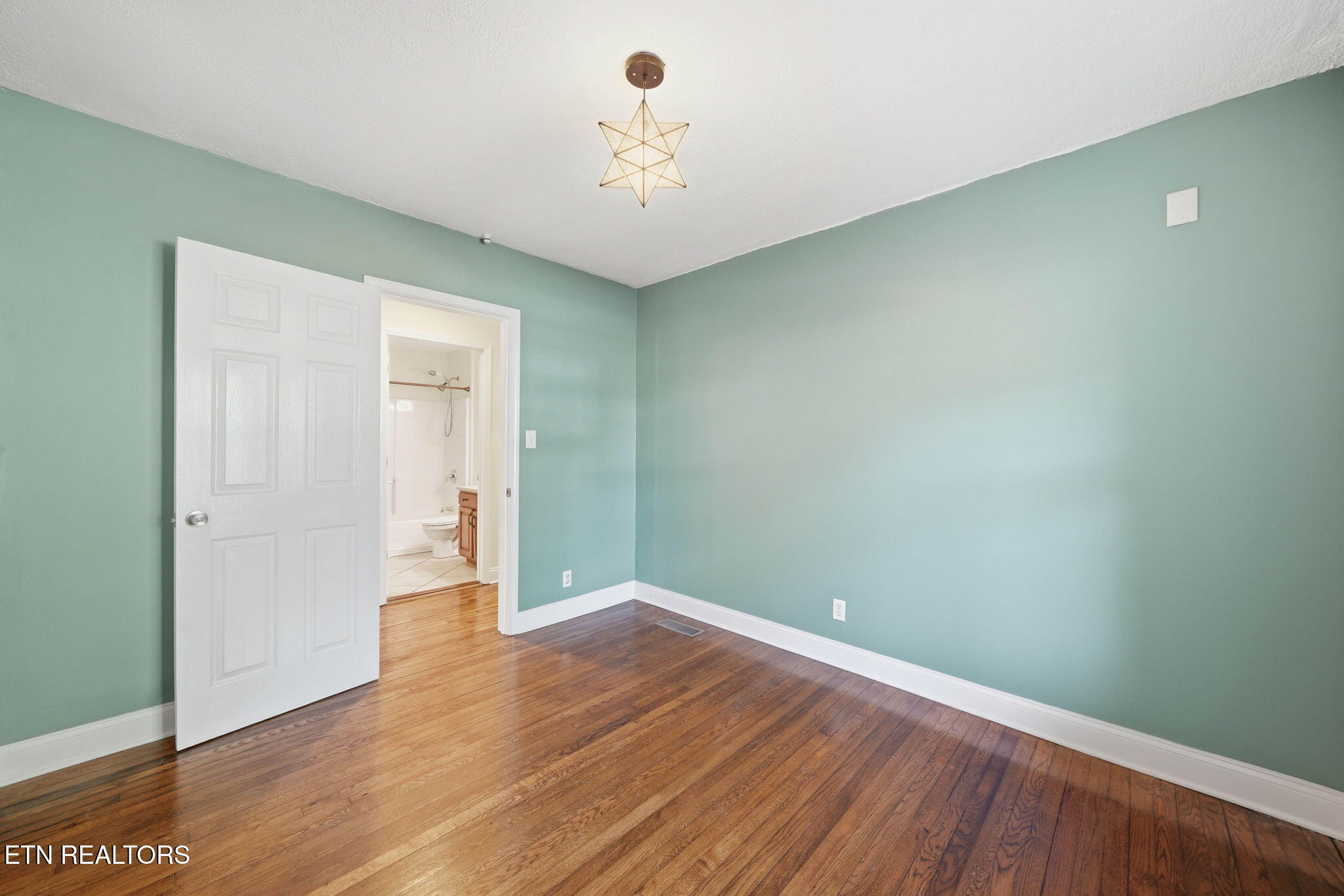 3224 NE Kenilworth Lane Knoxville TN 37917