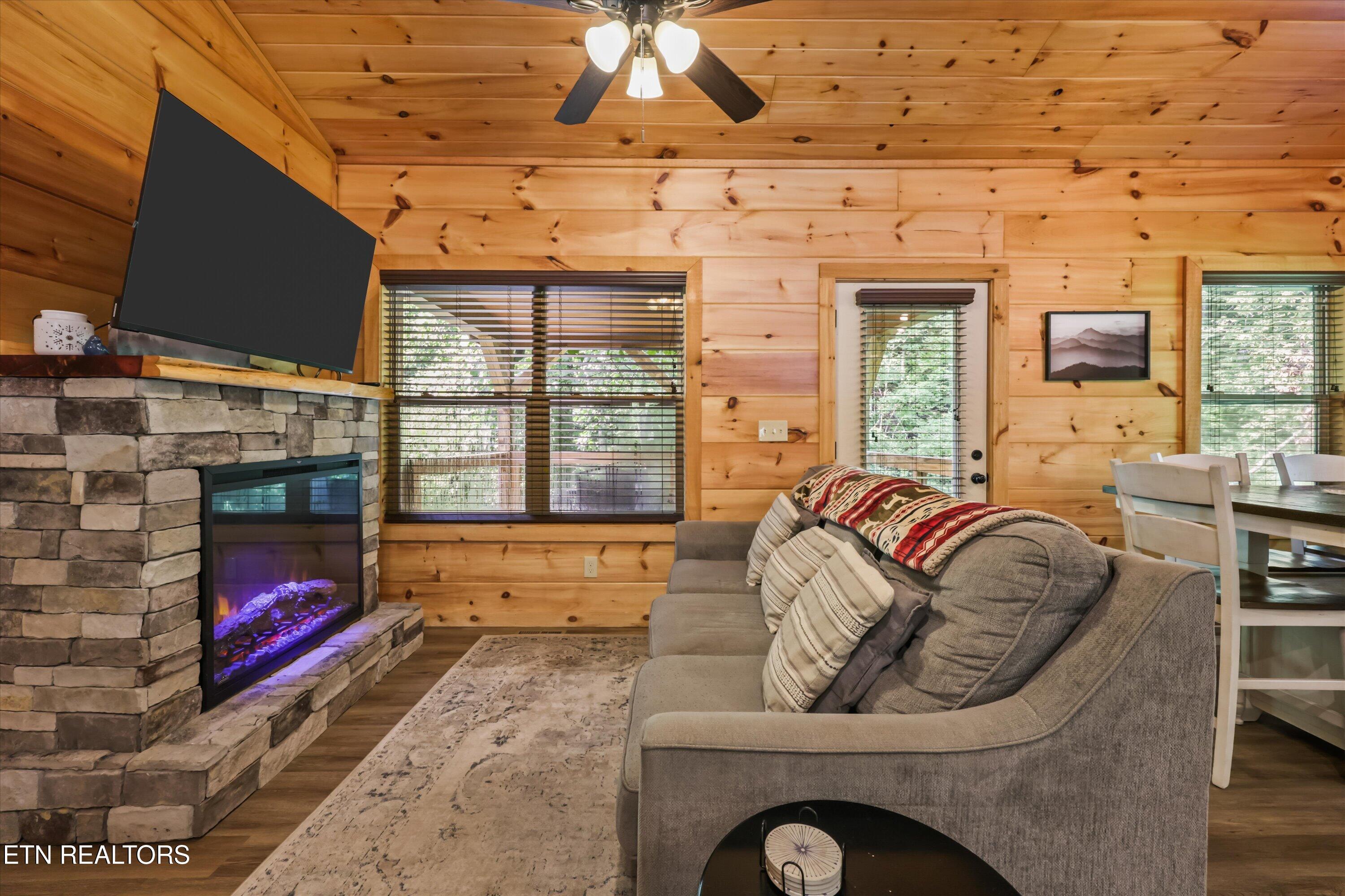 1613 Bluff Ridge Road Sevierville TN 37876