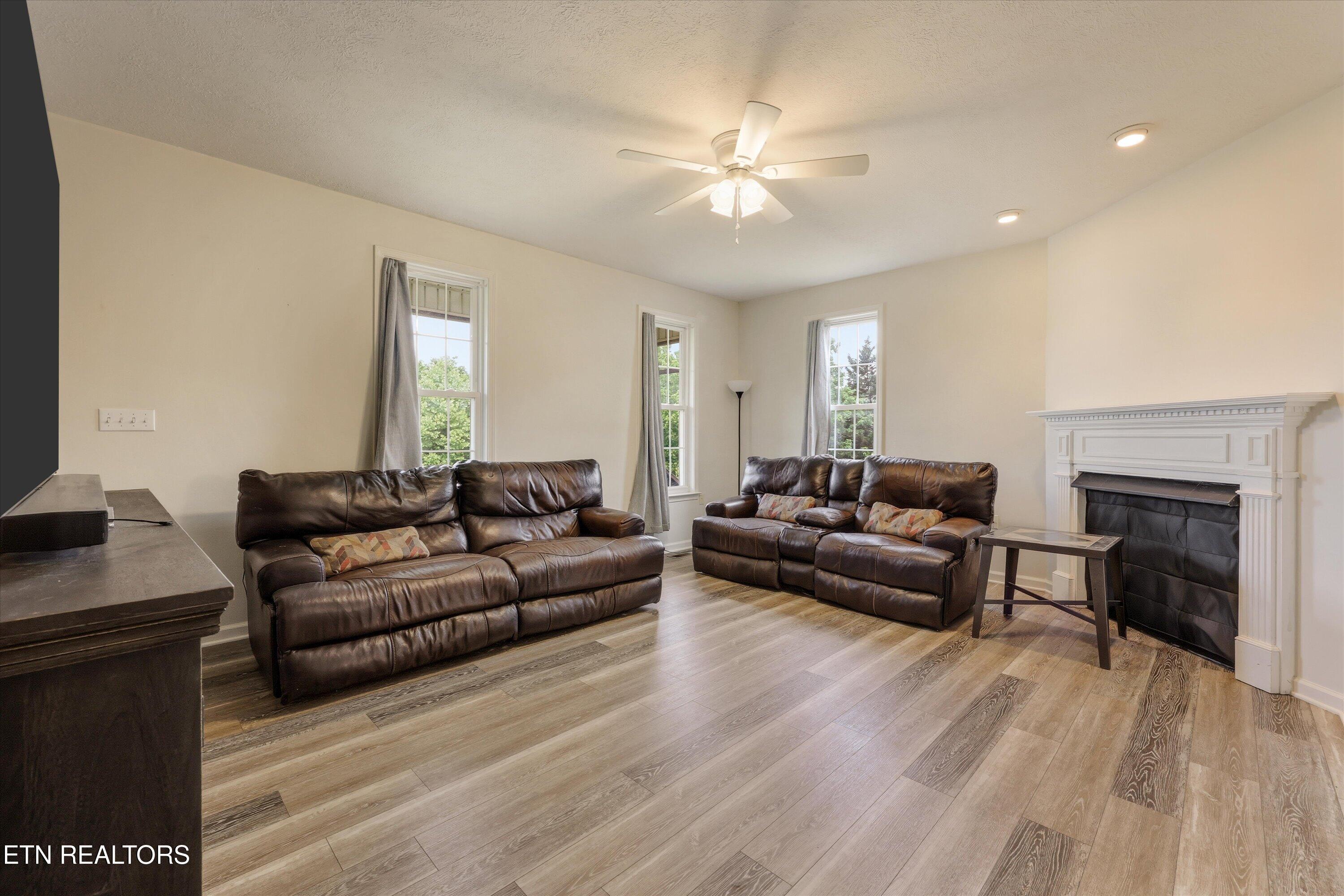 3540 Dockery Drive Mascot TN 37806