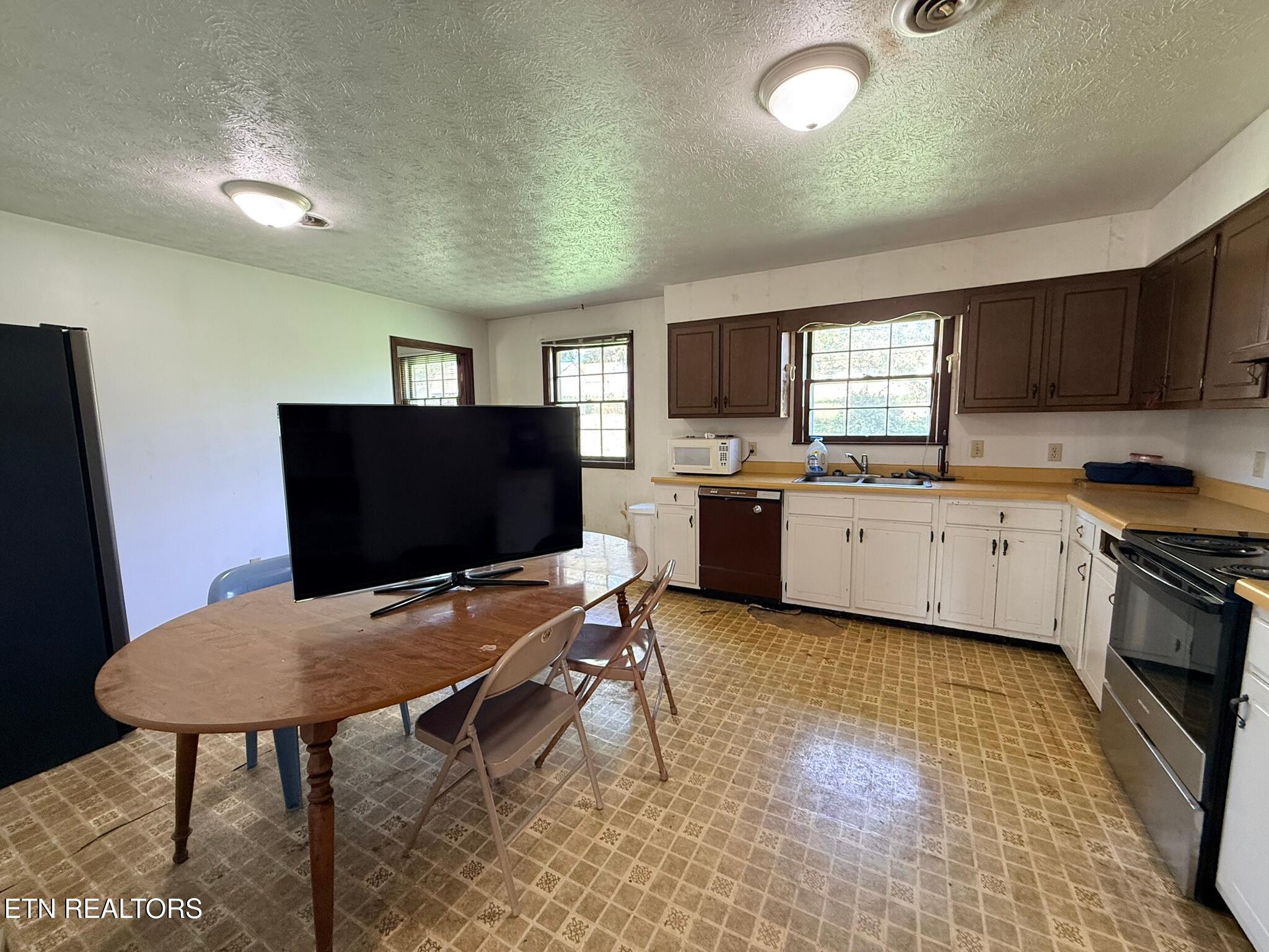 163 Sun Lane Lafollette TN 37766