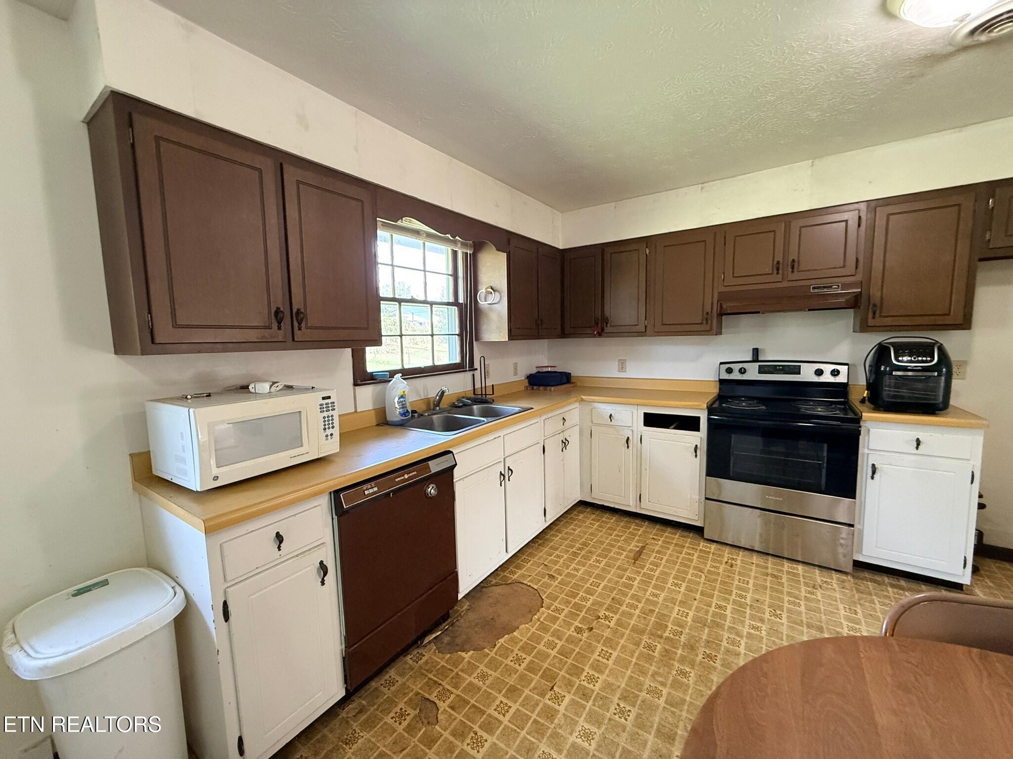 163 Sun Lane Lafollette TN 37766