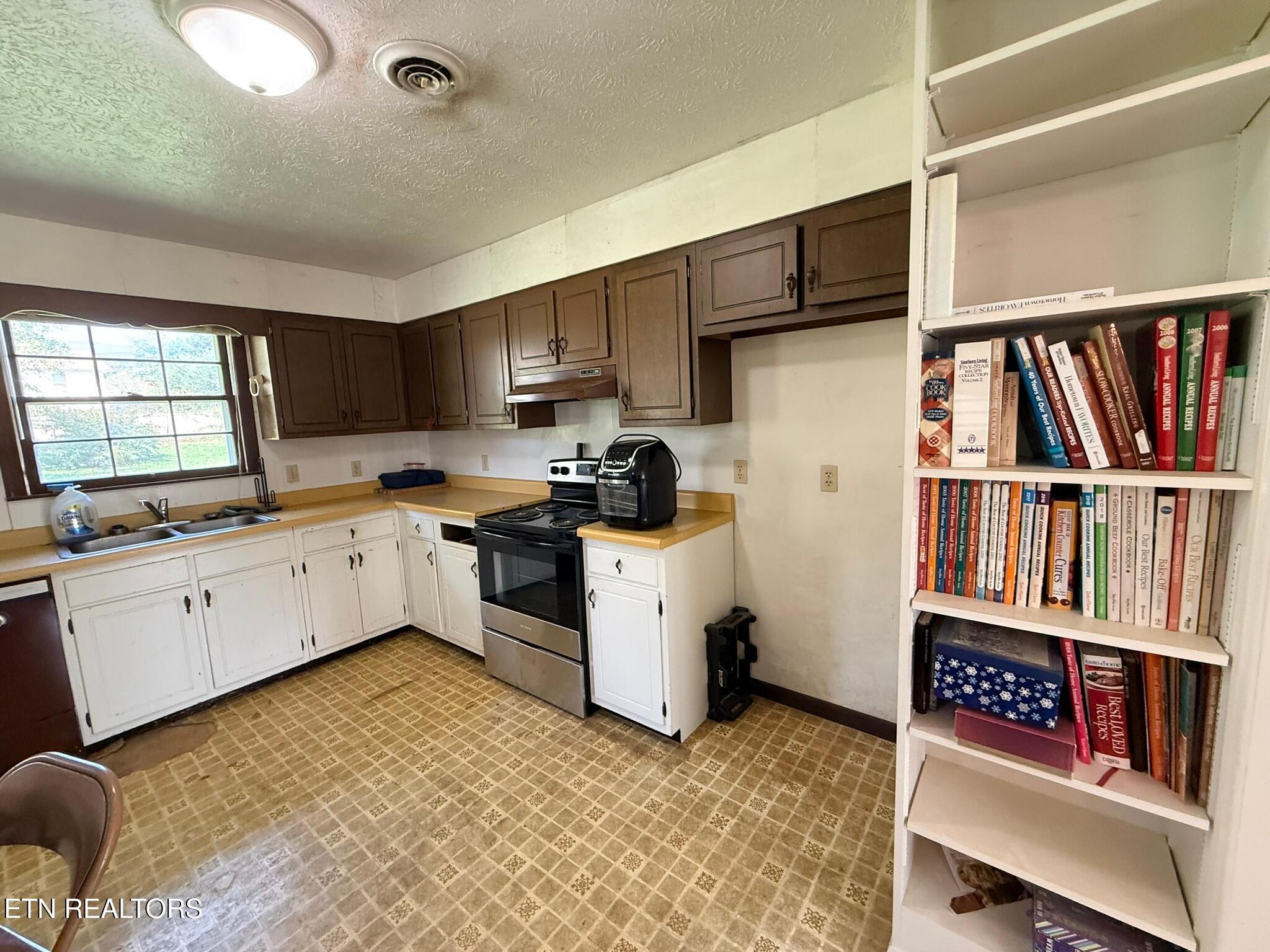 163 Sun Lane Lafollette TN 37766