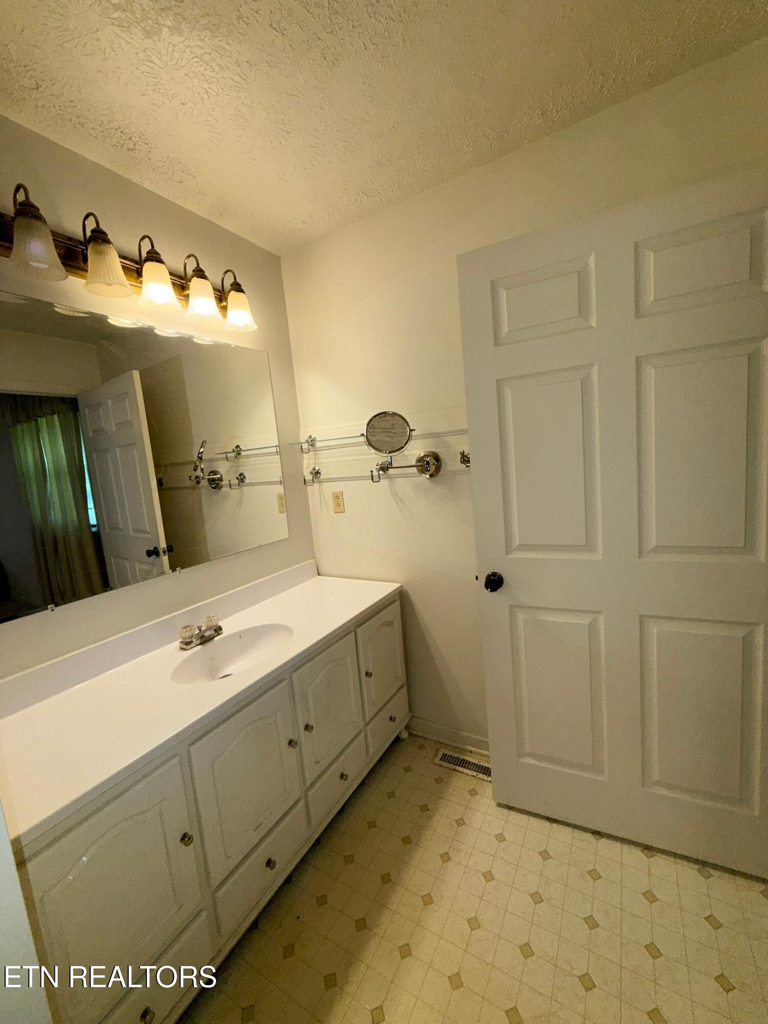 163 Sun Lane Lafollette TN 37766