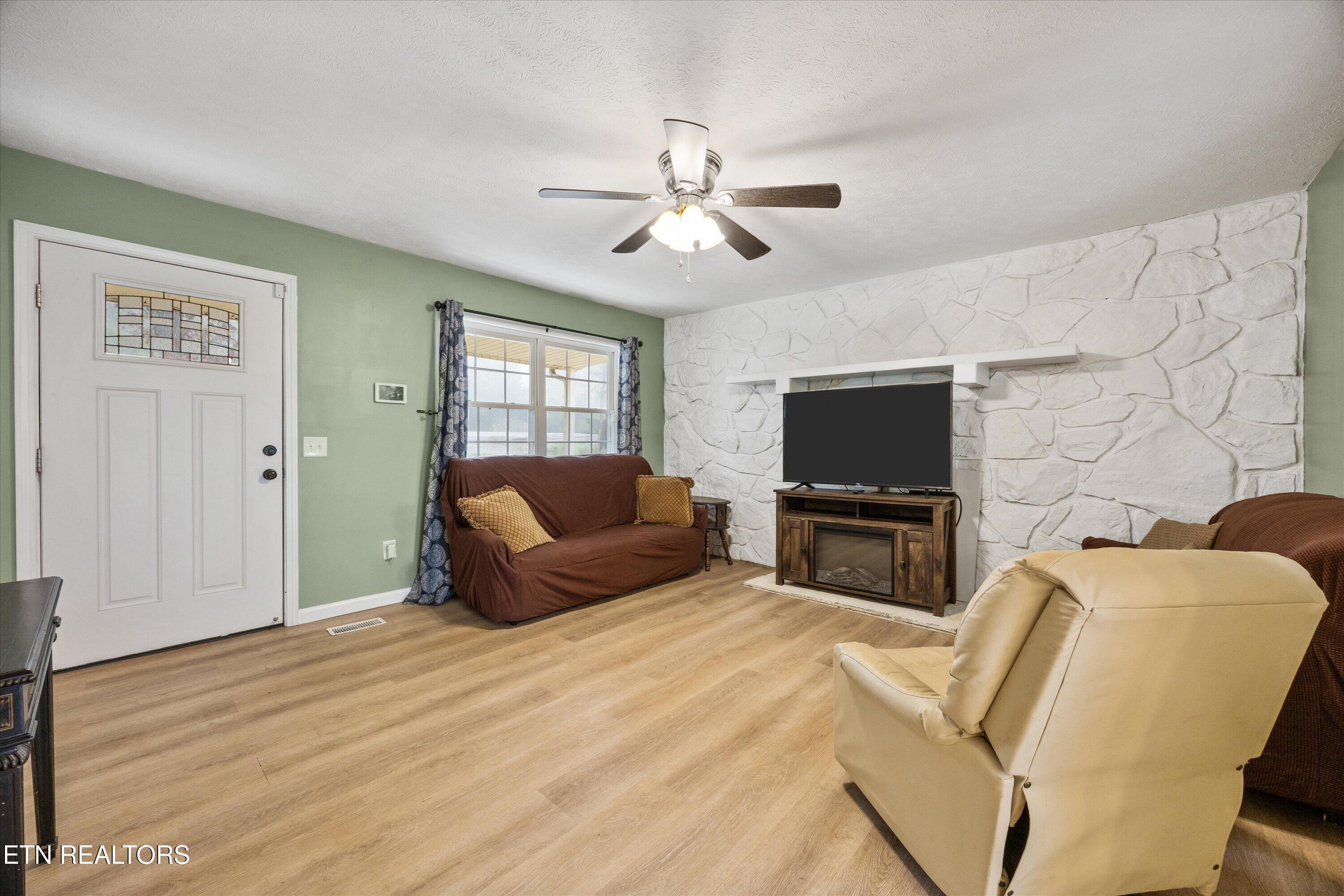 1909 Lawnville Road Kingston TN 37763
