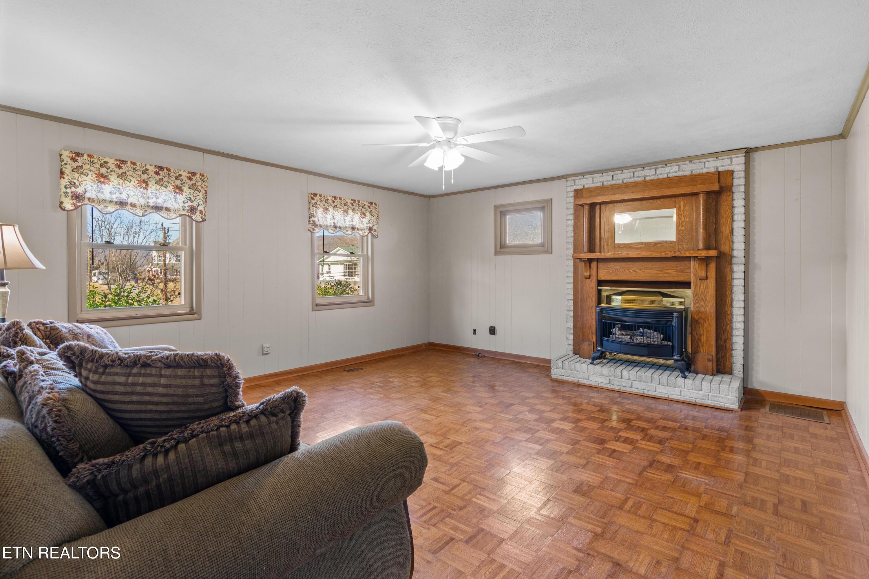 691 Barclay Lane Jellico TN 37762