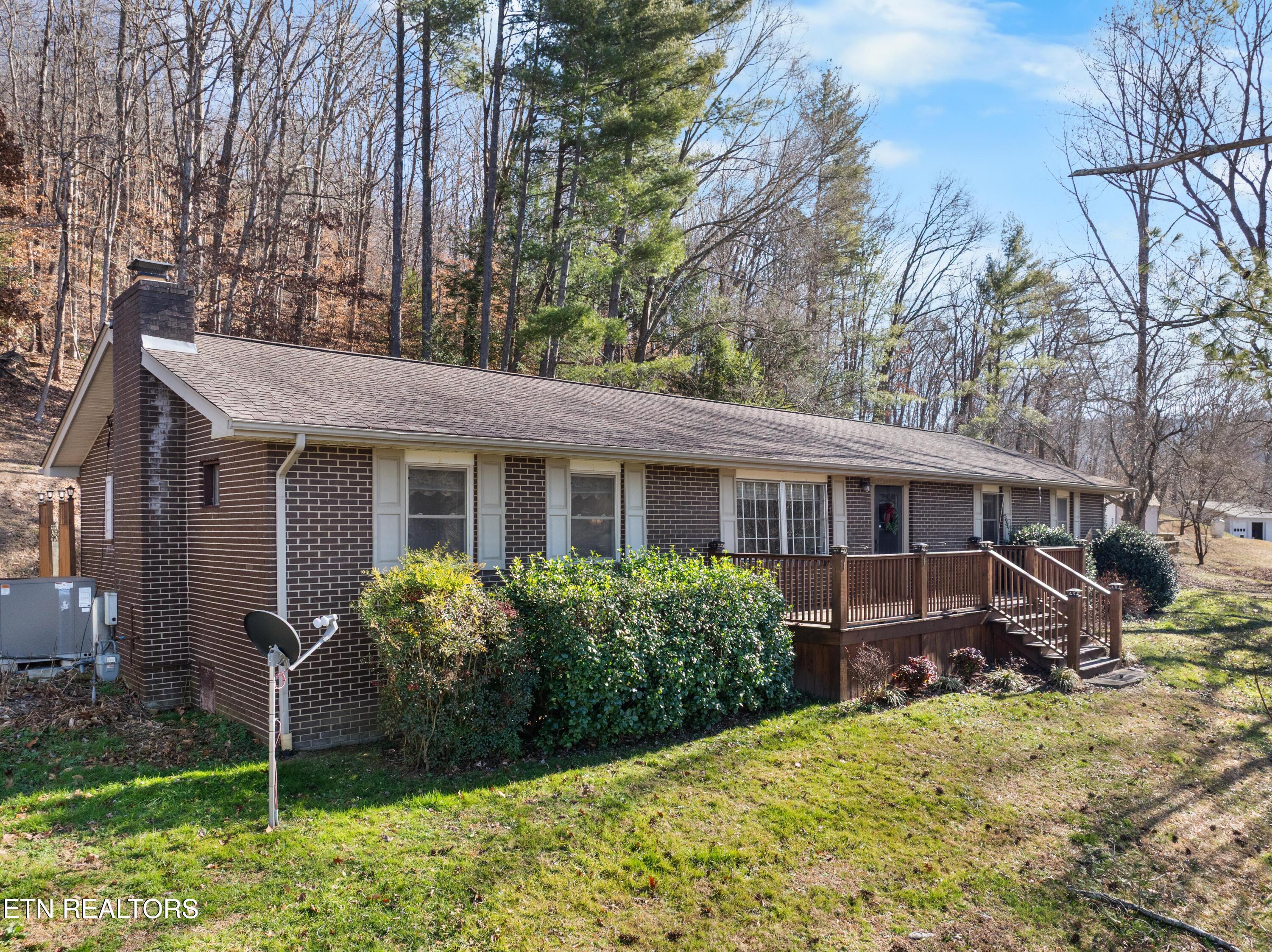 691 Barclay Lane Jellico TN 37762