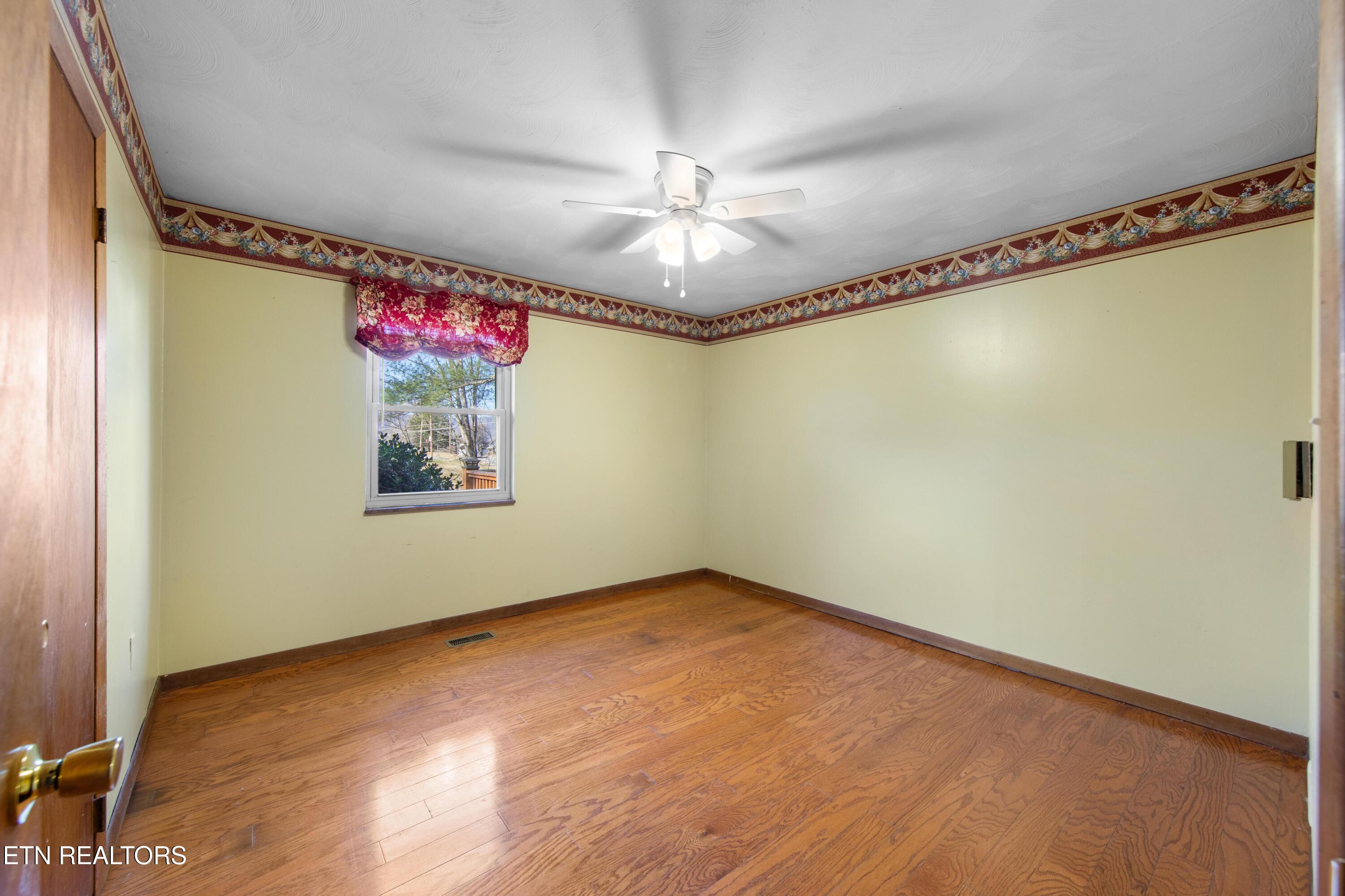 691 Barclay Lane Jellico TN 37762
