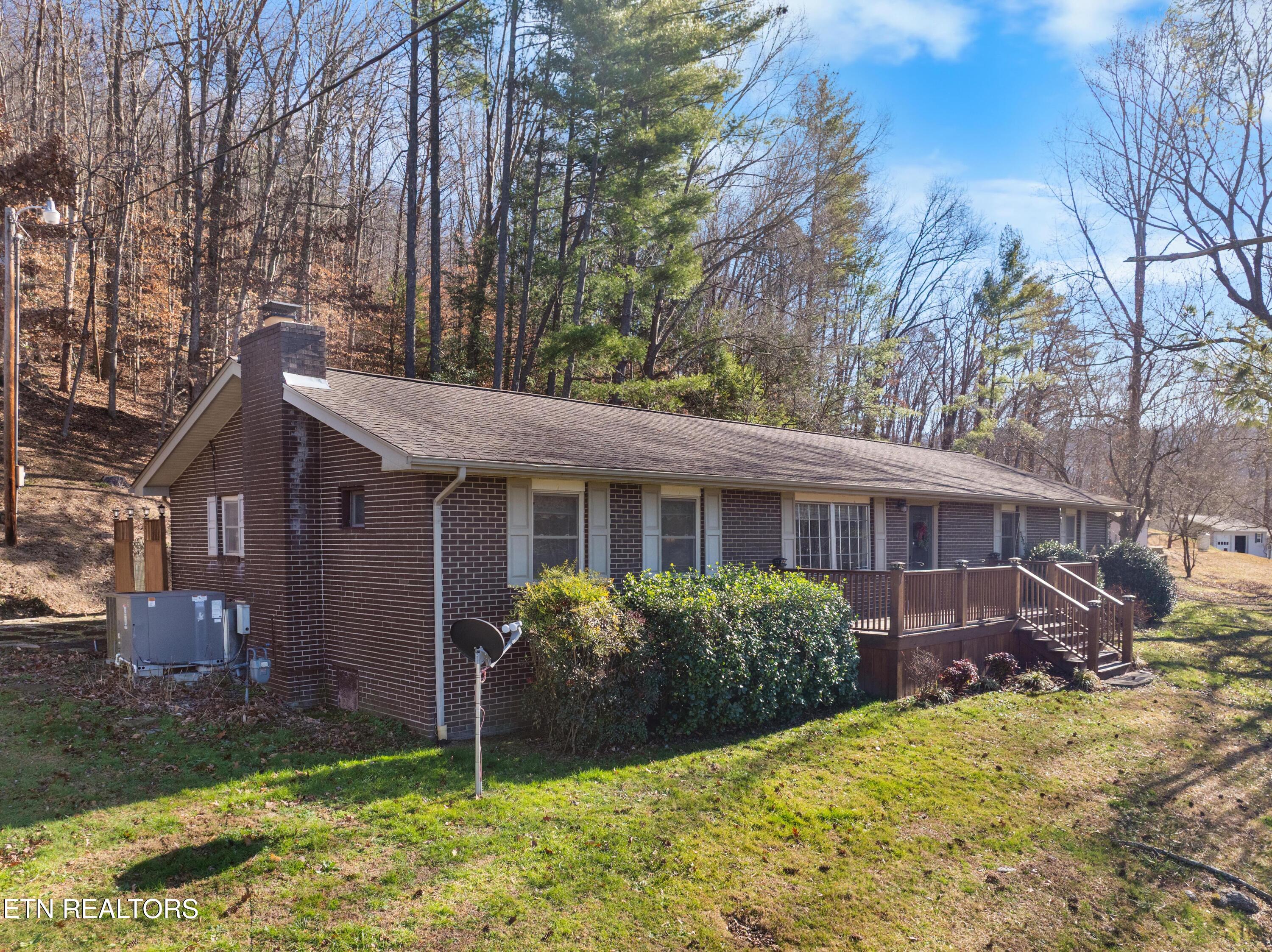 691 Barclay Lane Jellico TN 37762