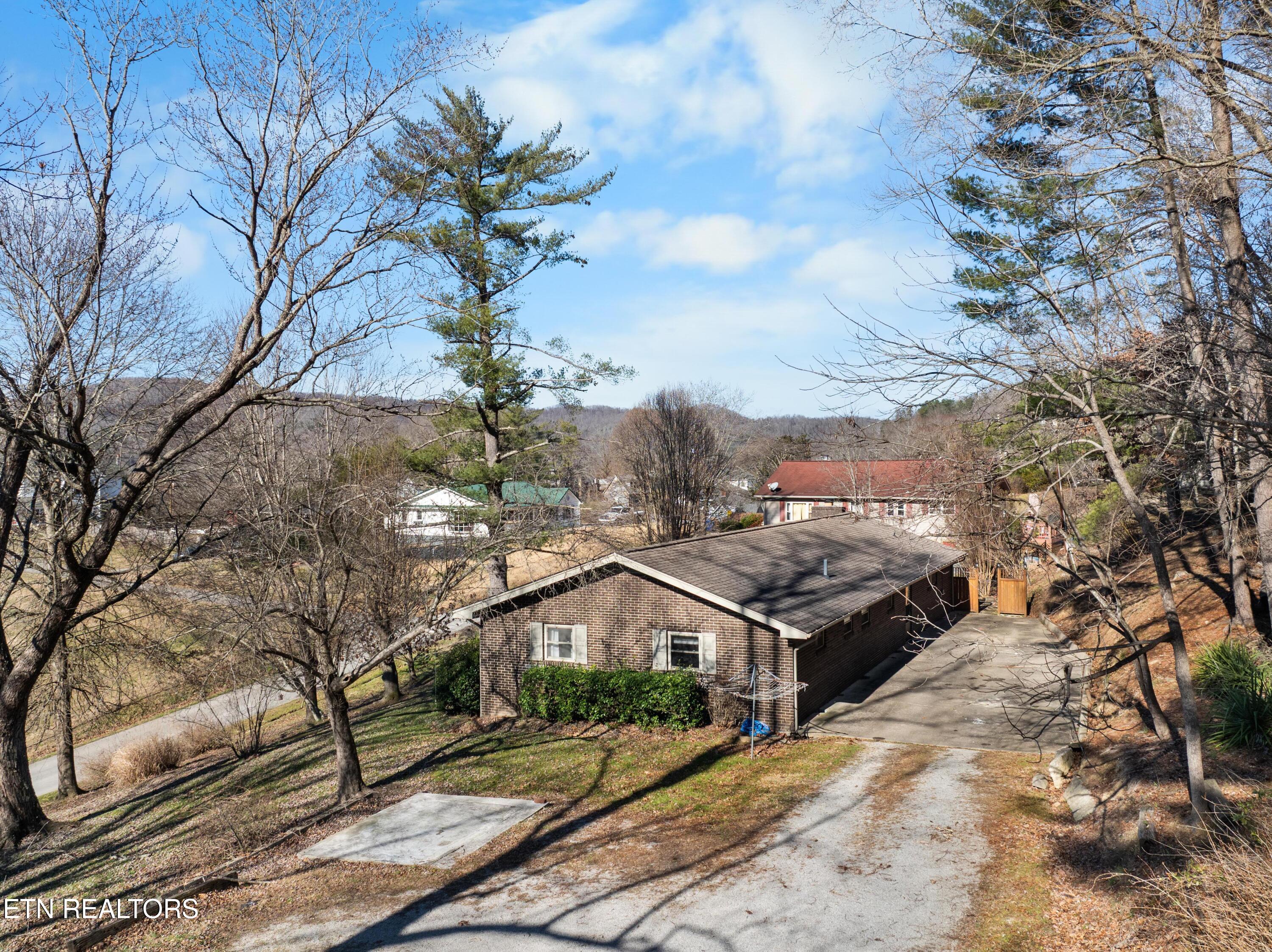 691 Barclay Lane Jellico TN 37762