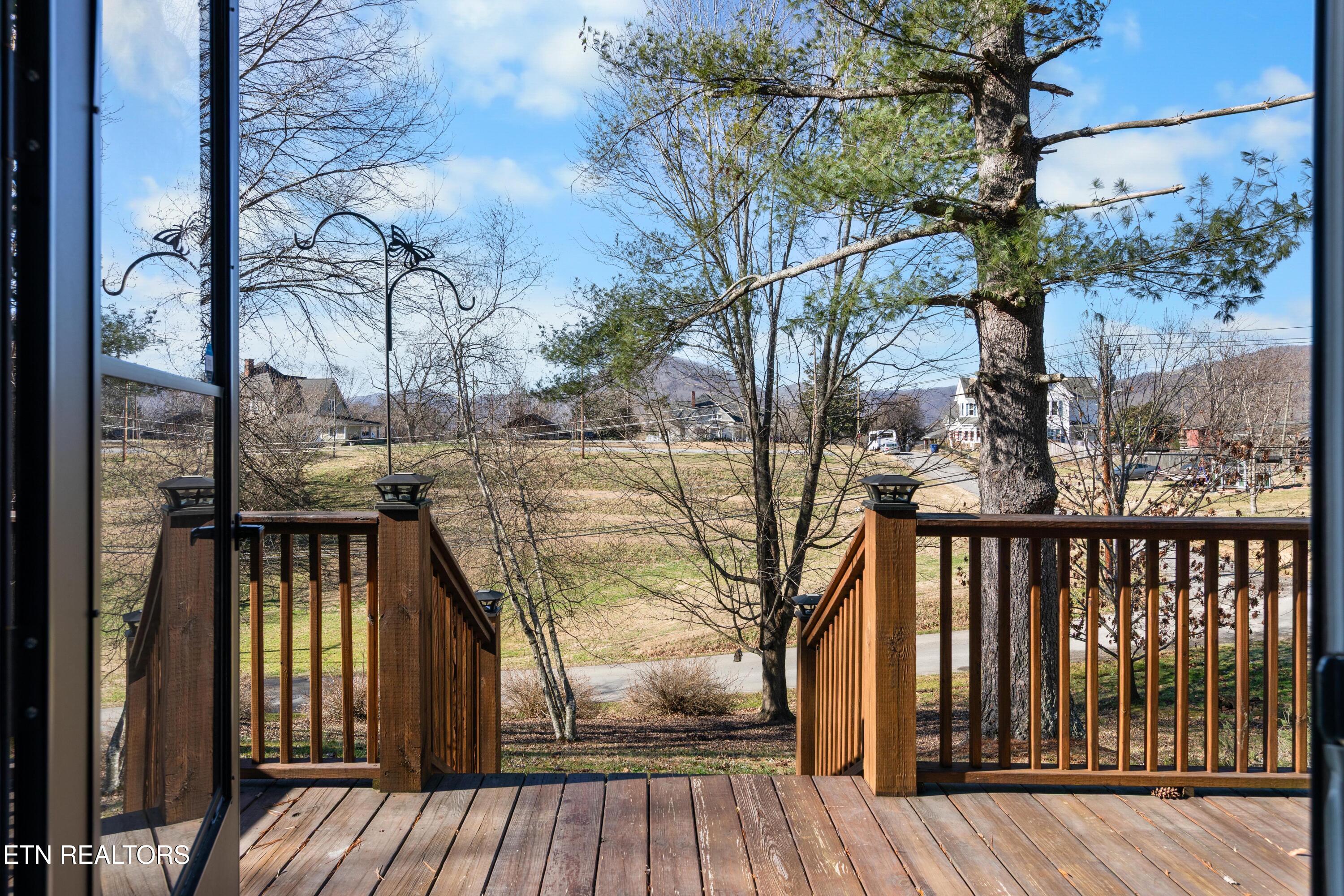691 Barclay Lane Jellico TN 37762