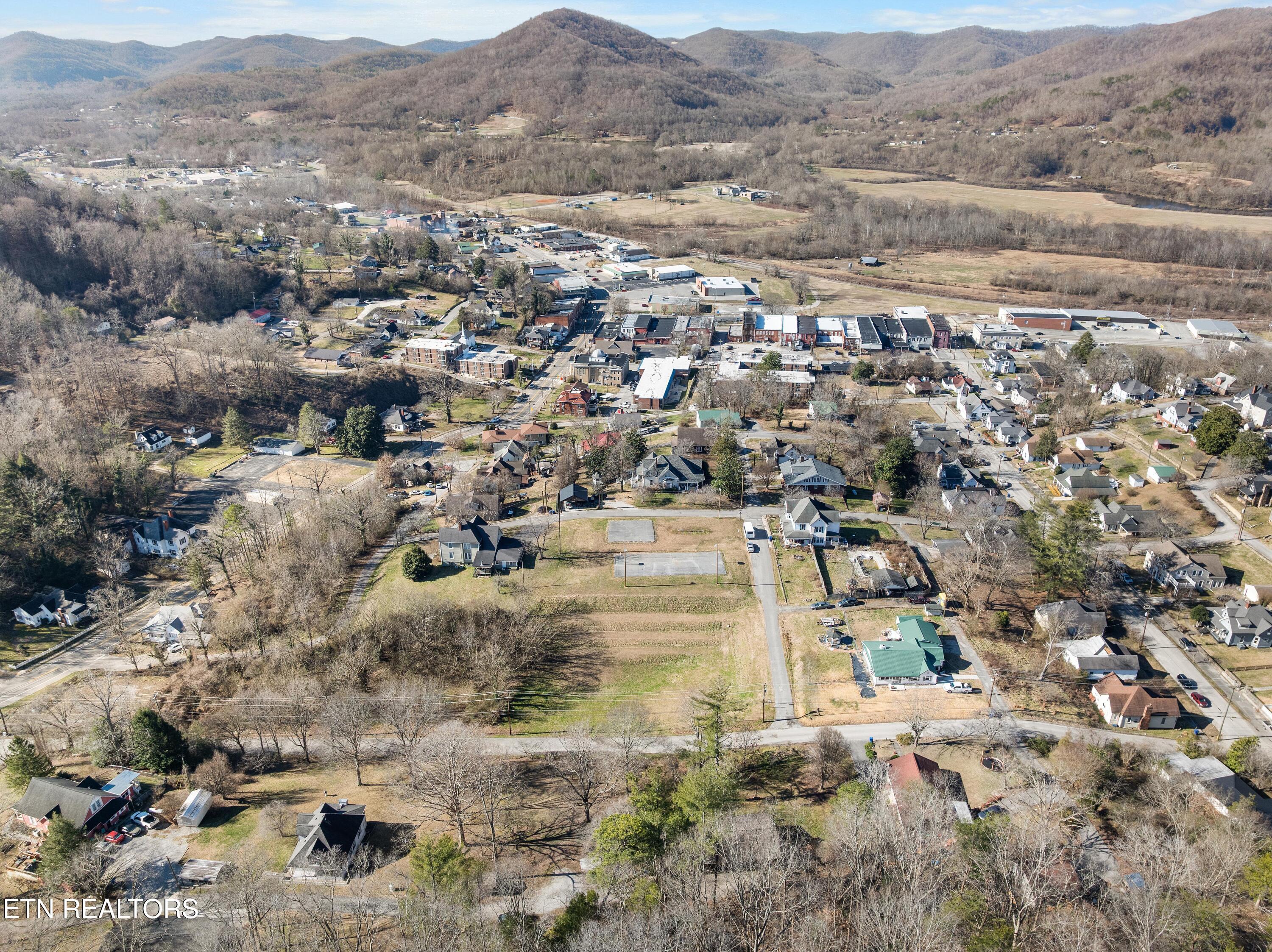 691 Barclay Lane Jellico TN 37762