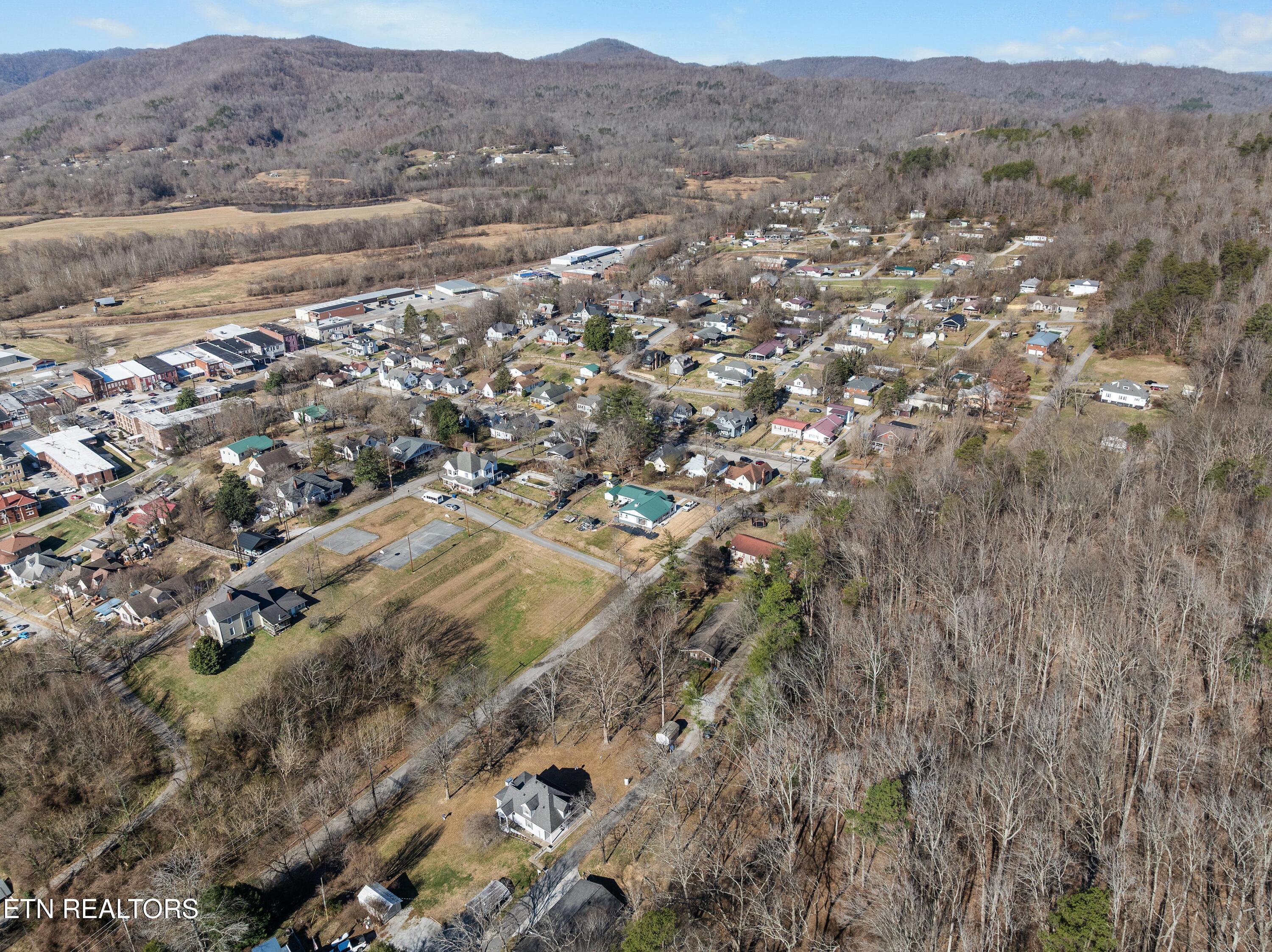 691 Barclay Lane Jellico TN 37762