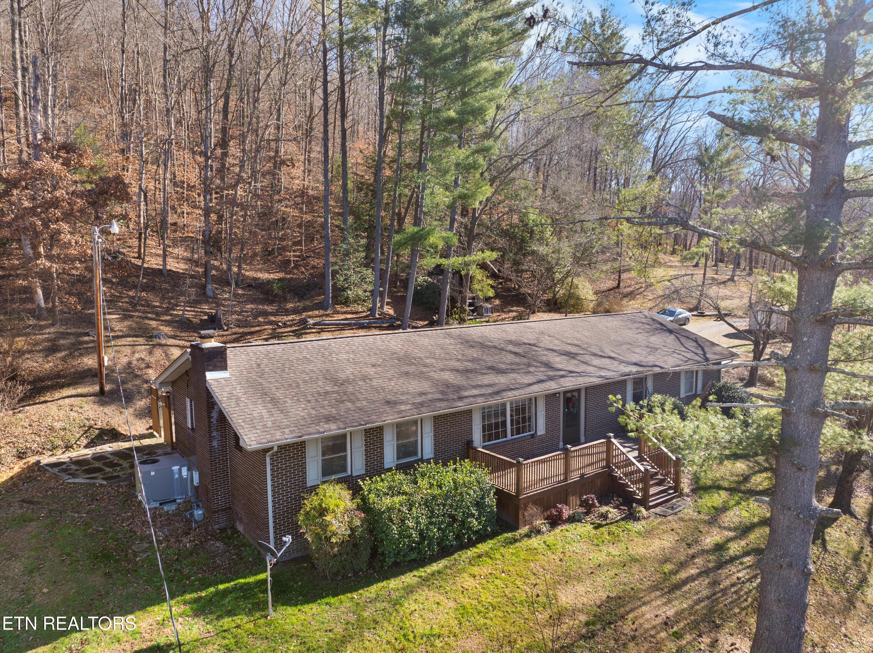 691 Barclay Lane Jellico TN 37762