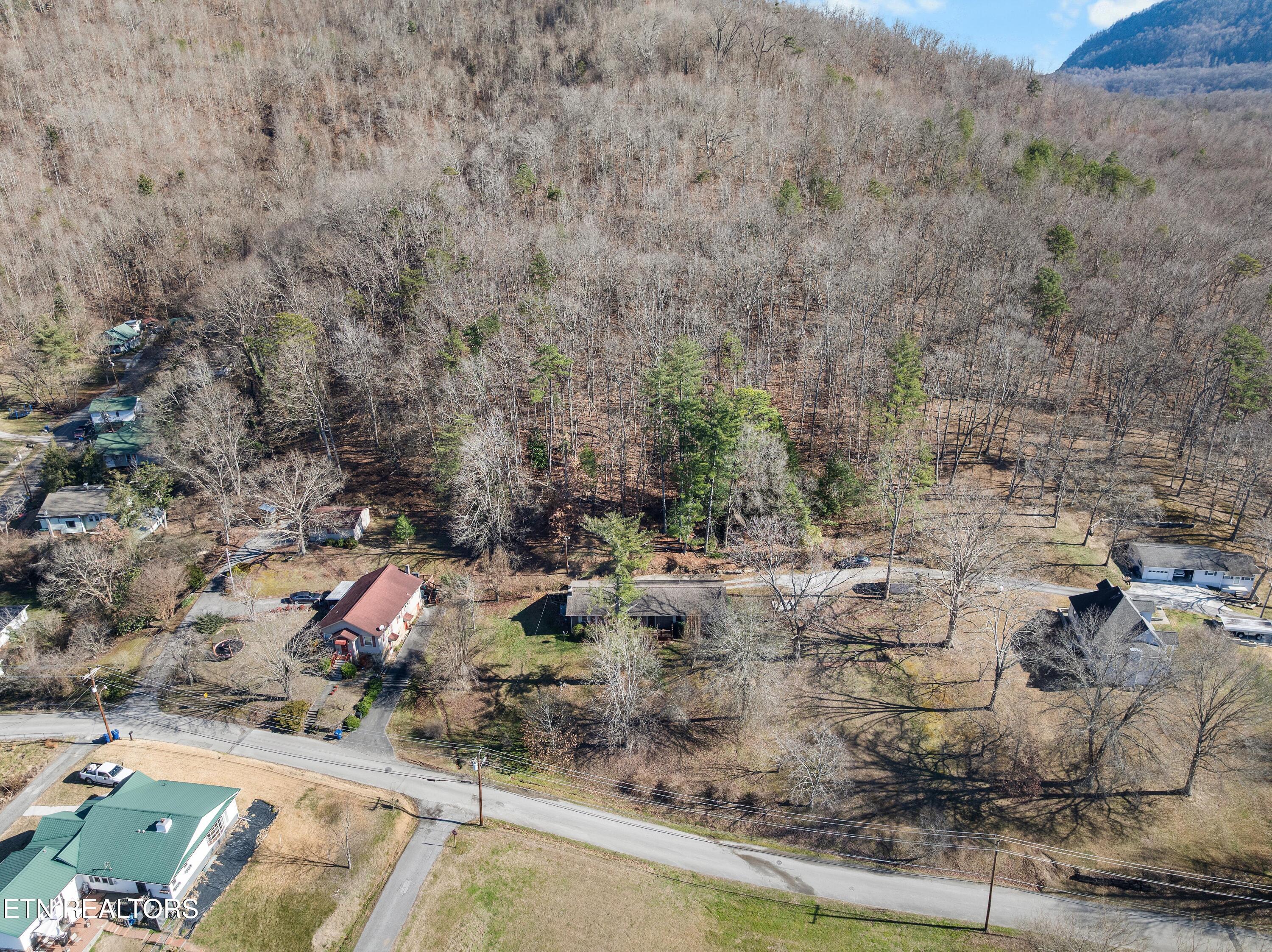 691 Barclay Lane Jellico TN 37762