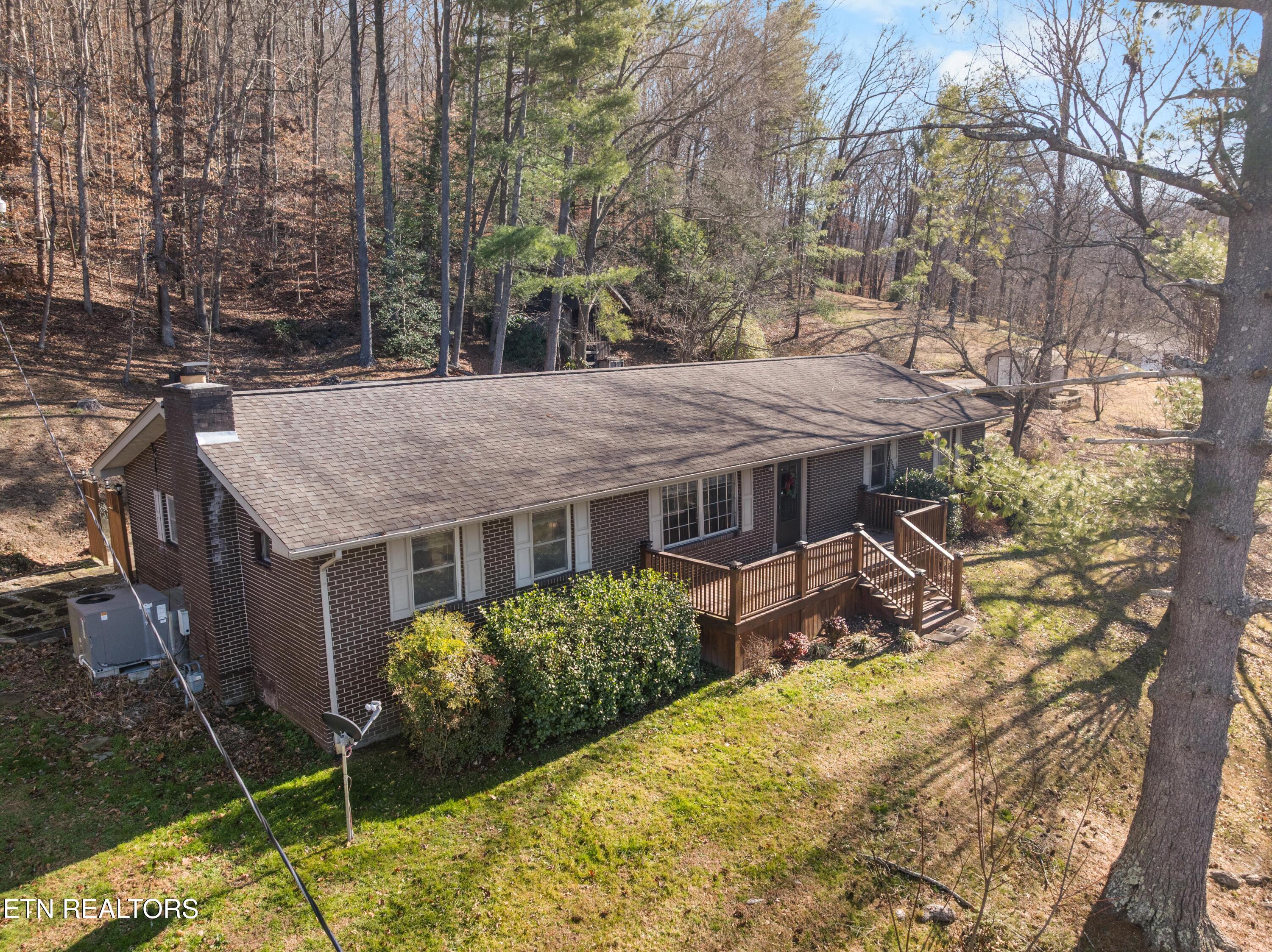 691 Barclay Lane Jellico TN 37762