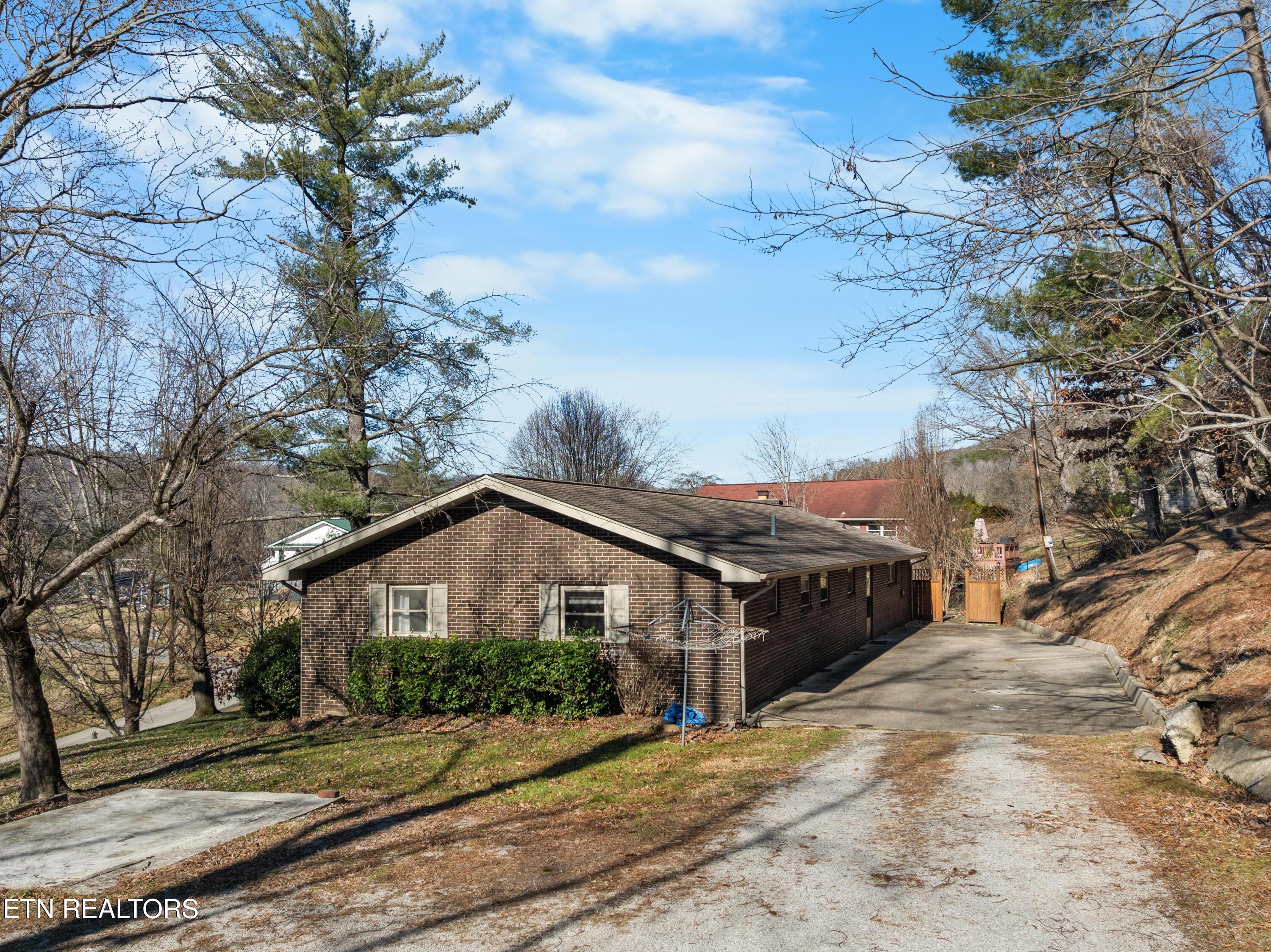 691 Barclay Lane Jellico TN 37762