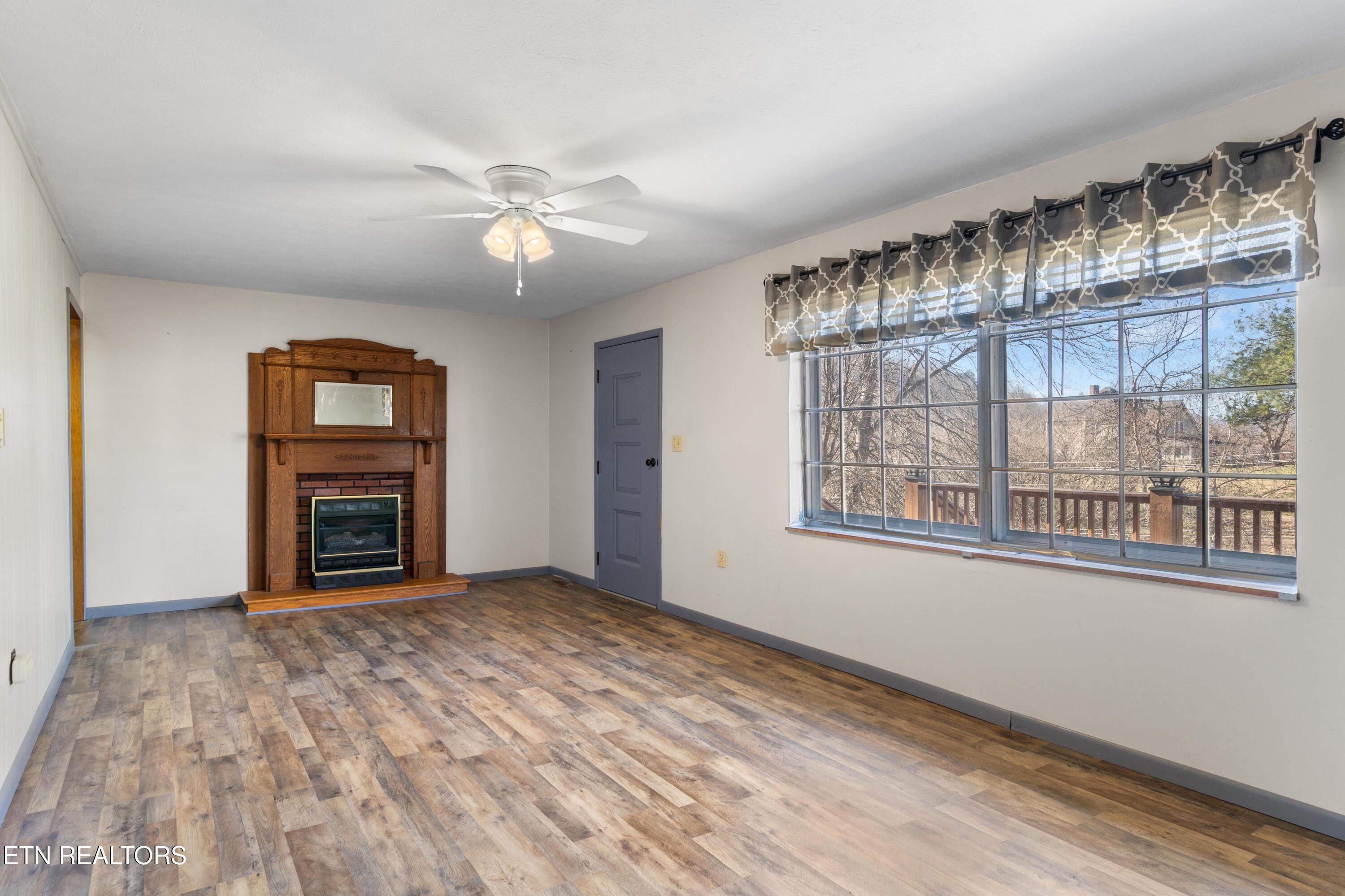 691 Barclay Lane Jellico TN 37762