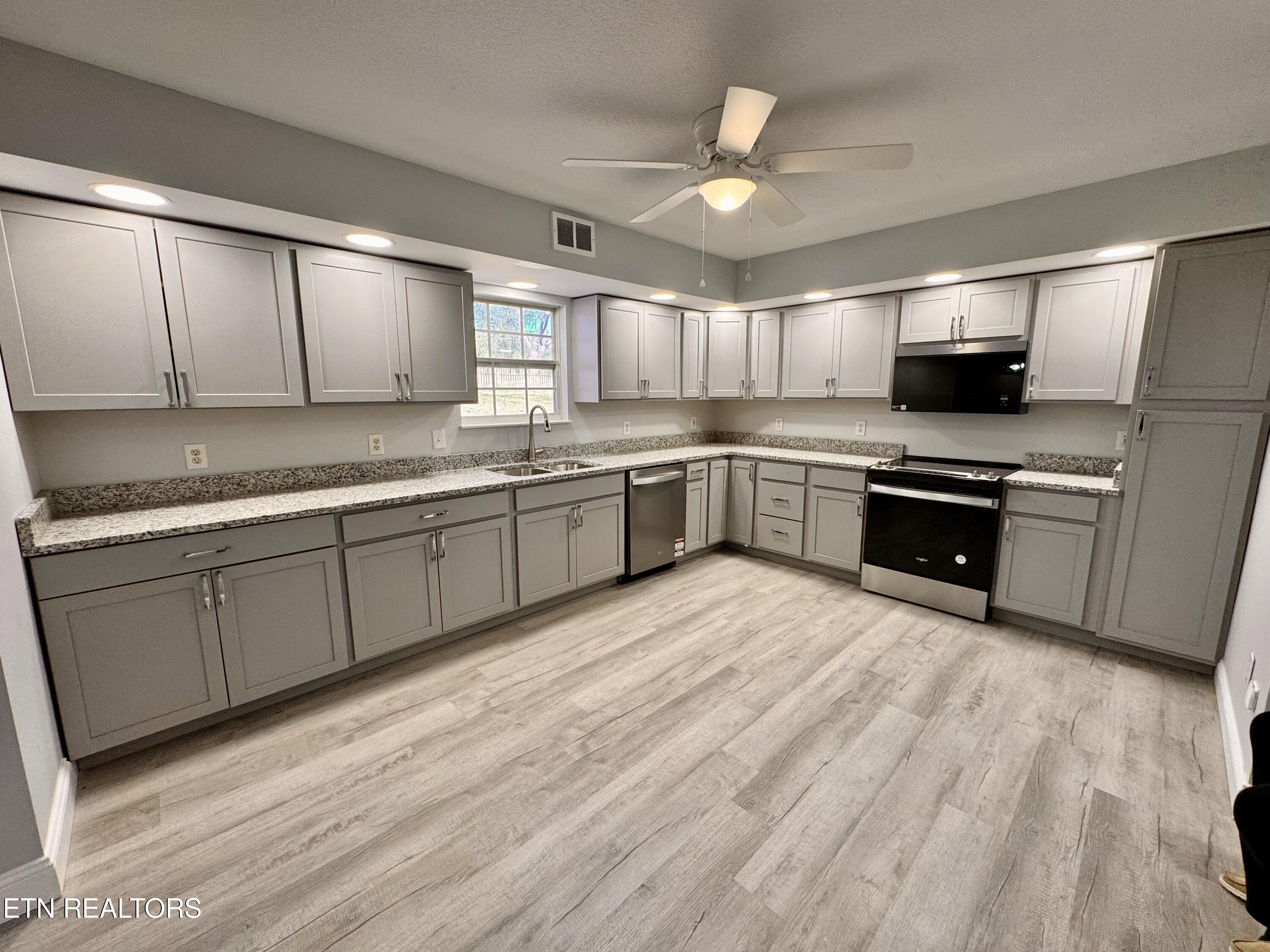 913 Columbine Lea Sevierville TN 37862