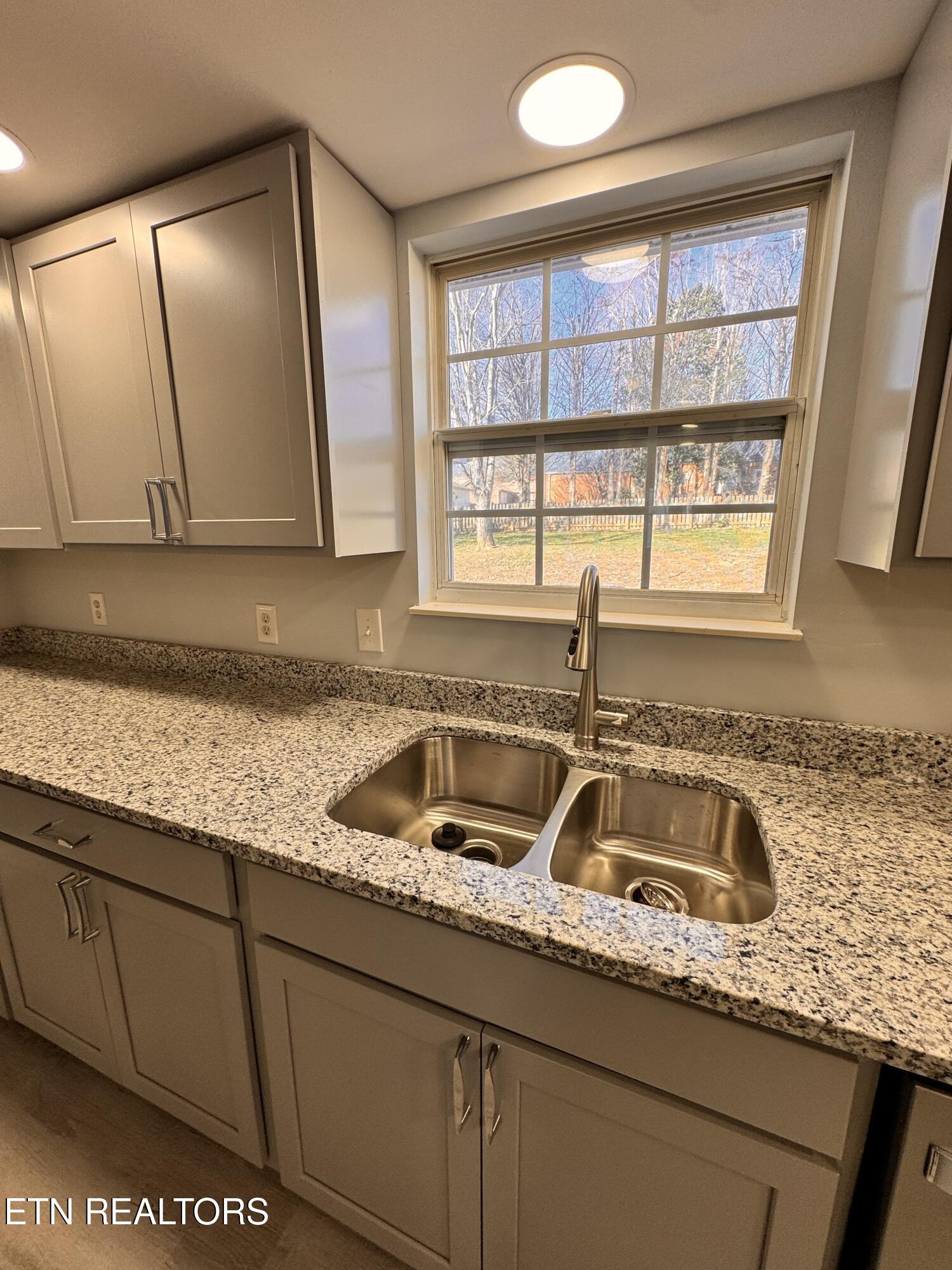 913 Columbine Lea Sevierville TN 37862