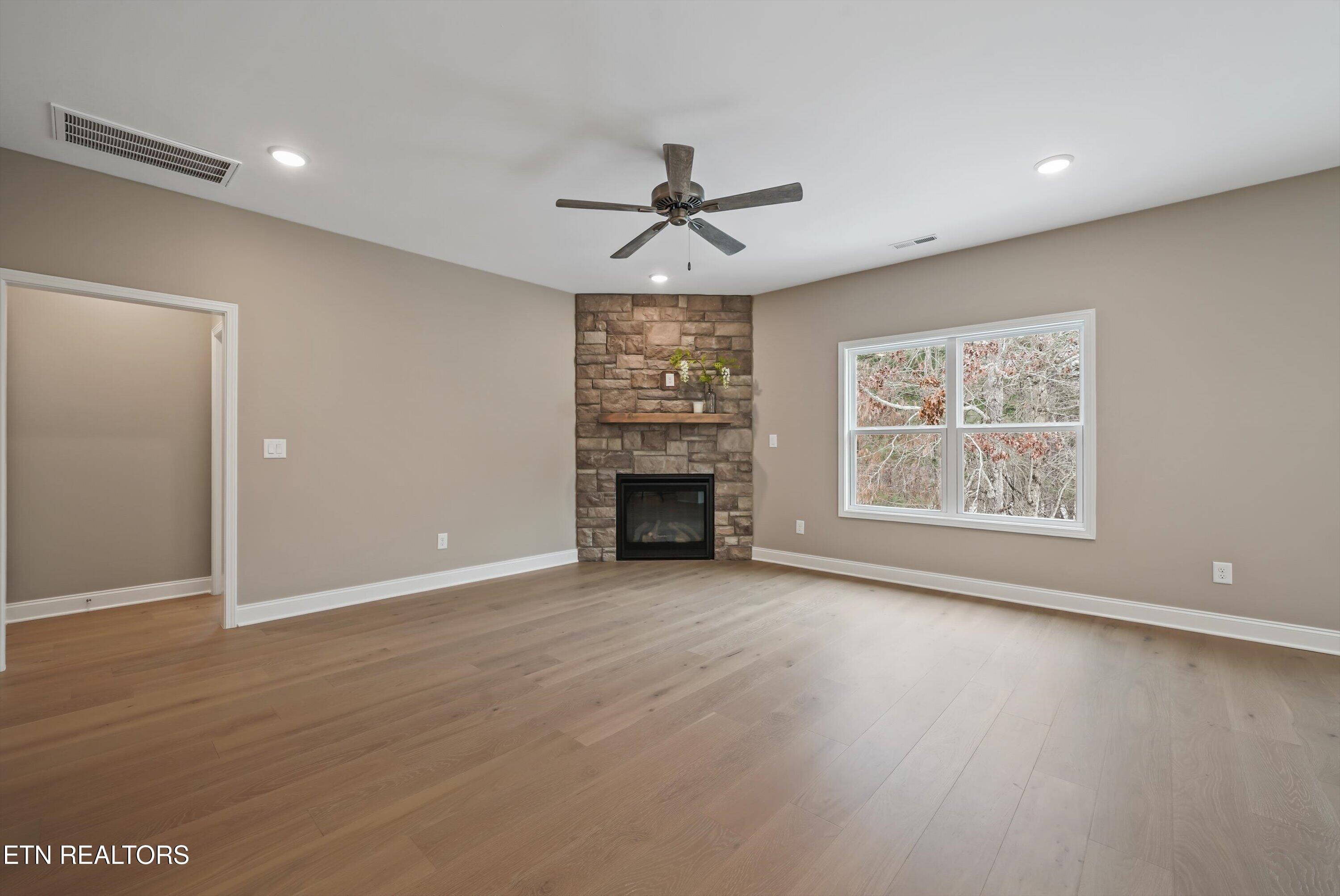 1576 Green Meadows Lane Lenoir City TN 37771
