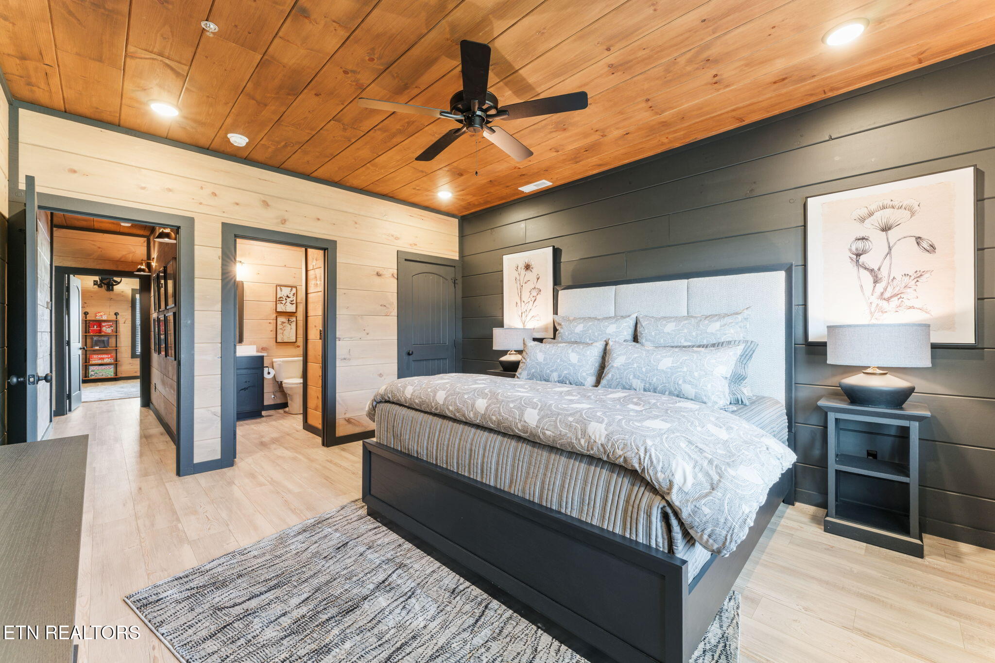 1738 Knotty Log Way Sevierville TN 37862