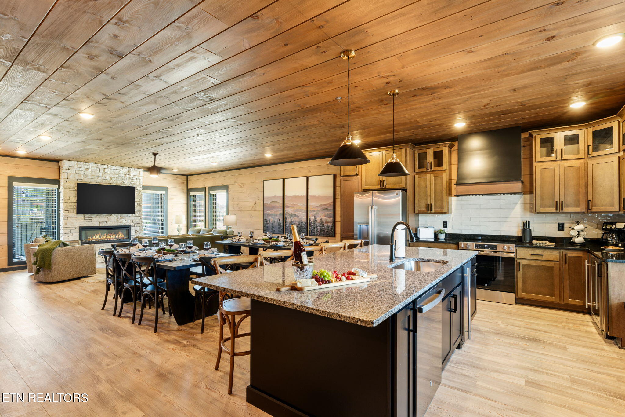 1738 Knotty Log Way Sevierville TN 37862