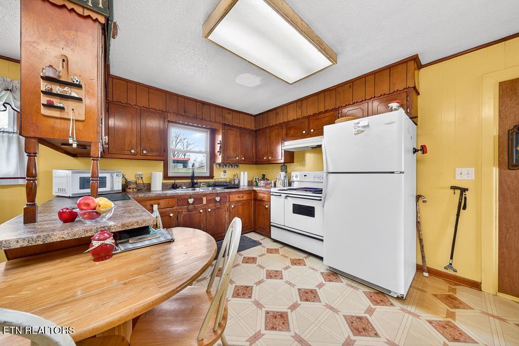 28599 Tennessee 30 Pikeville TN 37367