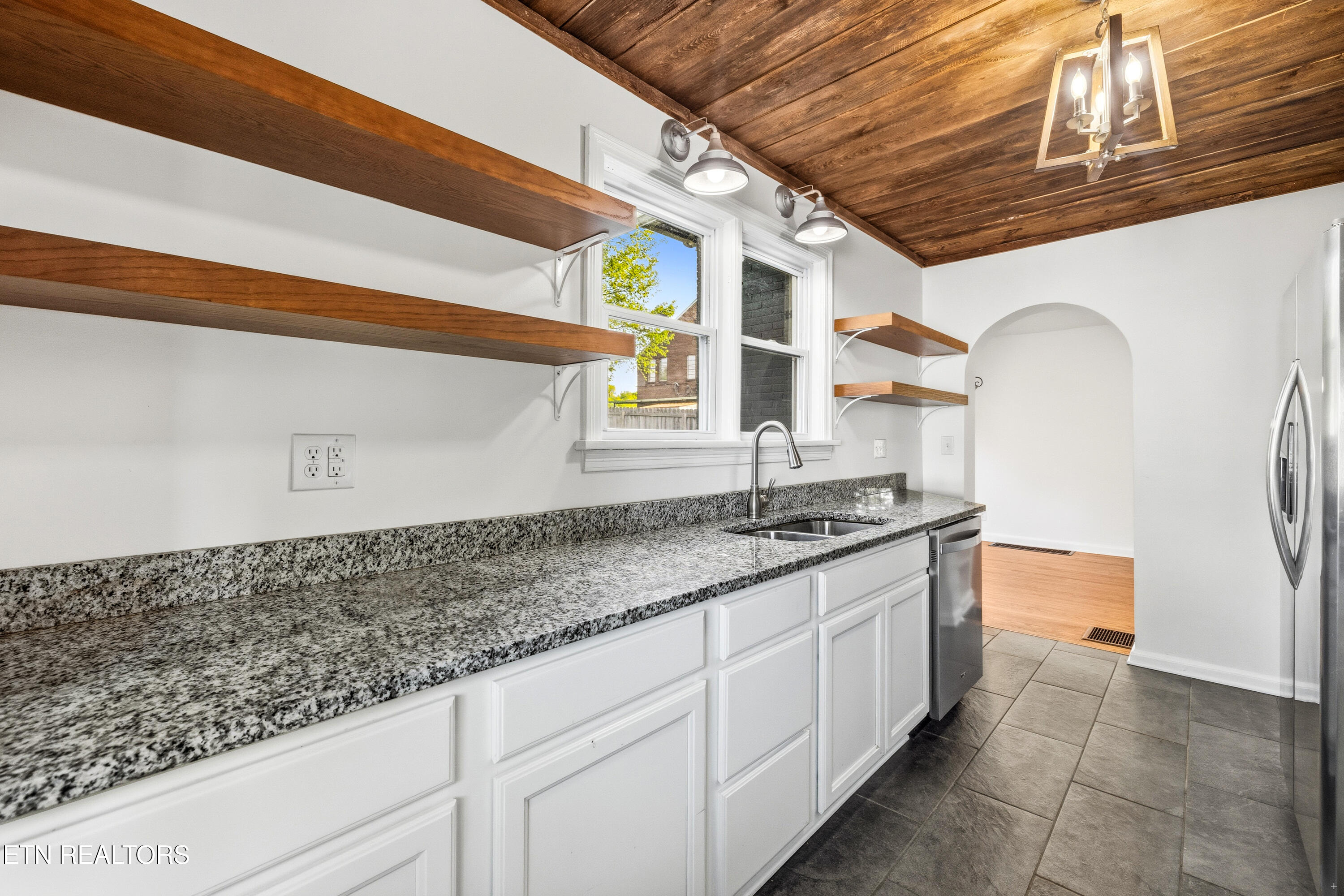 1146 E Lincoln Road Maryville TN 37804