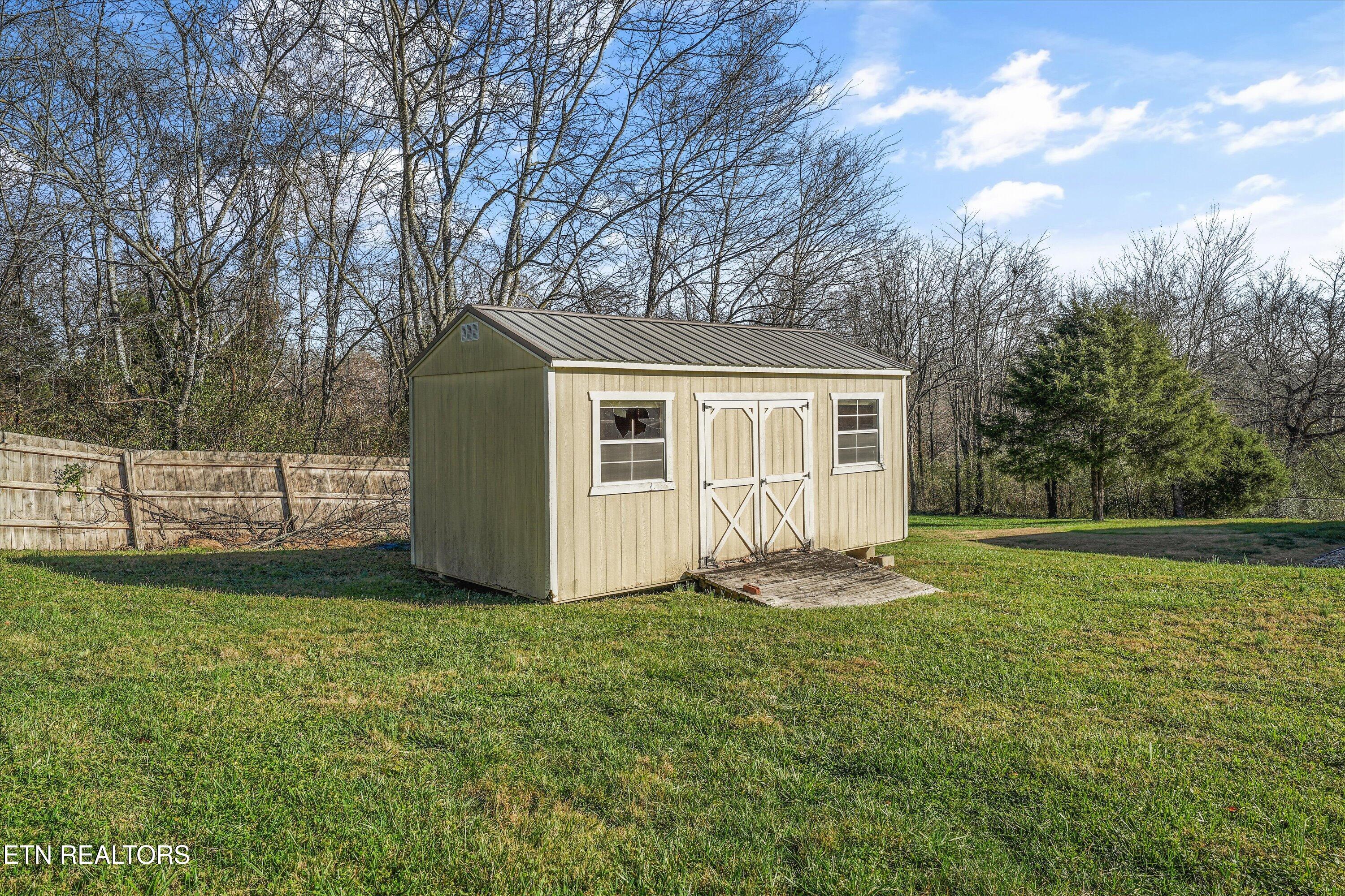 252 Perkins Lane Jacksboro TN 37757